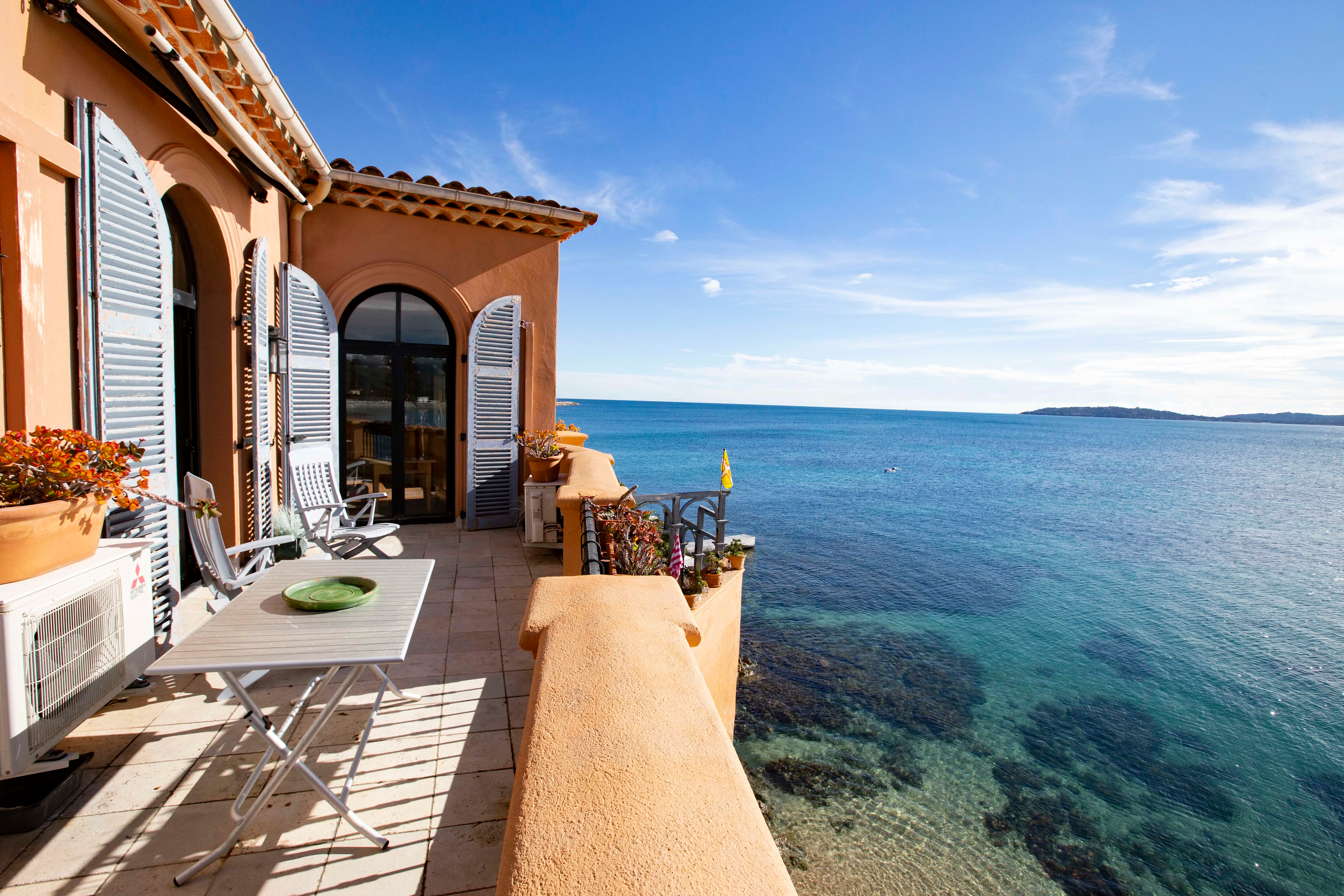 7 Boulevard Jean Moulin, Bay of Saint-Tropez, Var , France - villa-la-saudade-saint-tropez-france-07_jrwpcv