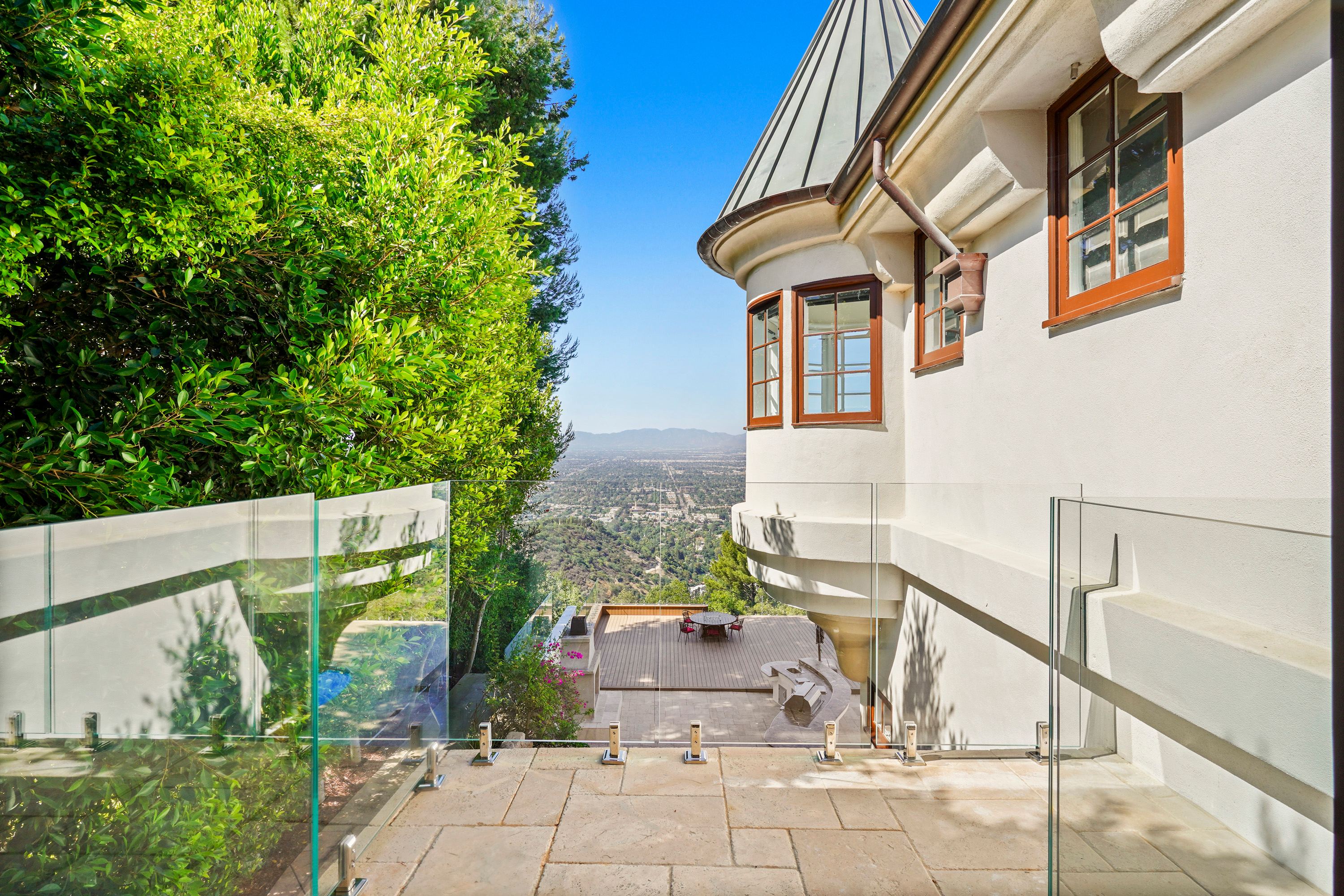 48 13320 Mulholland Drive - Luxury Real Estate - Concierge Auctions