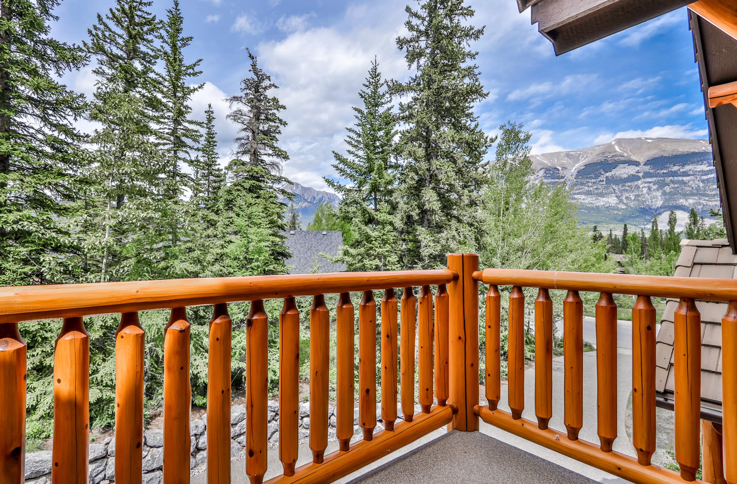 251 Miskow Close, Canmore, Alberta T1W 3G7, Canada - 251-miskow-close-canmore-alberta-canada20_bhhmyx