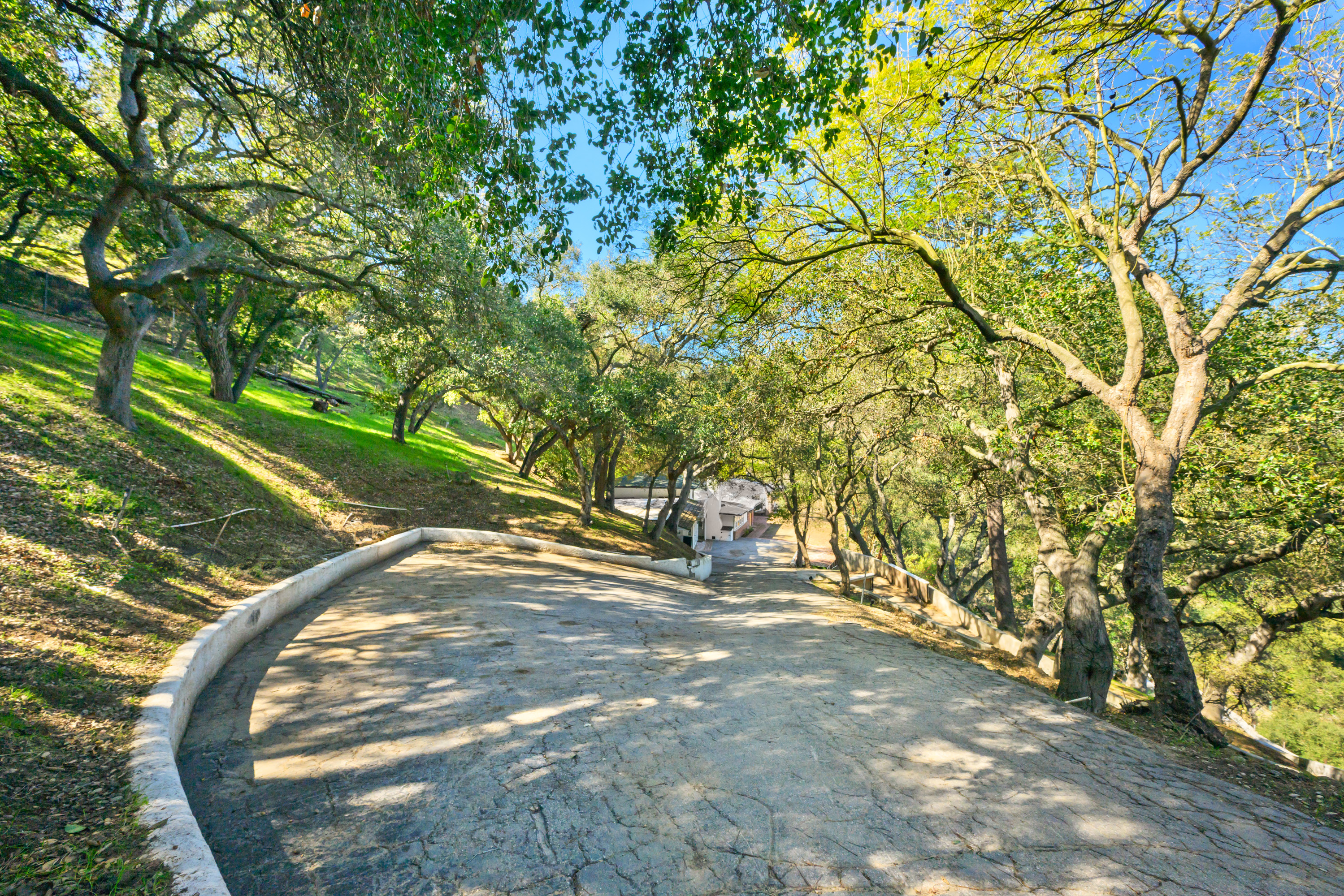 004 13511 Mulholland Dr