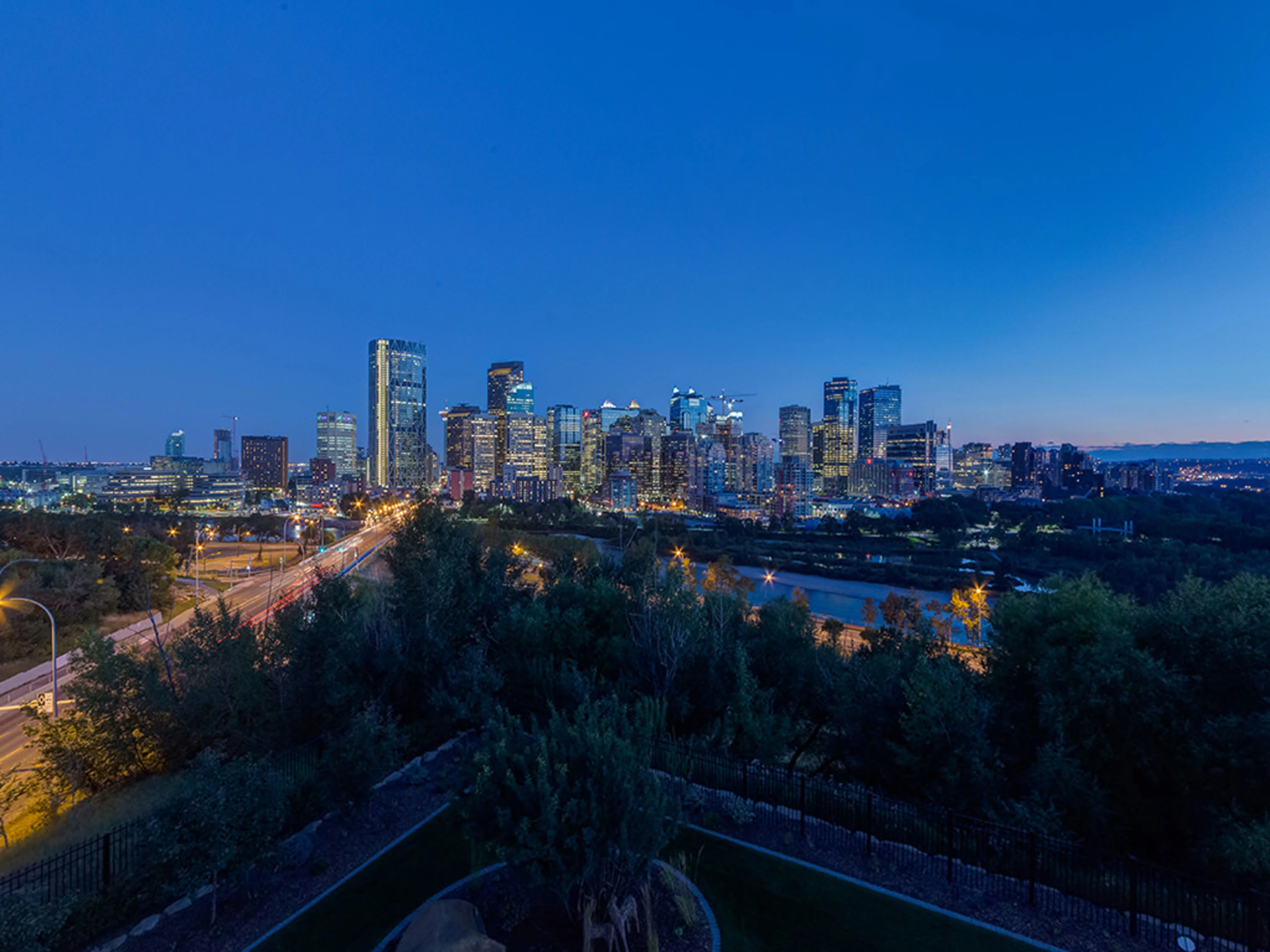 102 Crescent Road NW, Calgary, Alberta T2M 3Z9, Canada - 102-crescent-road-north-west-calgary-alberta-canada63_nfezvq