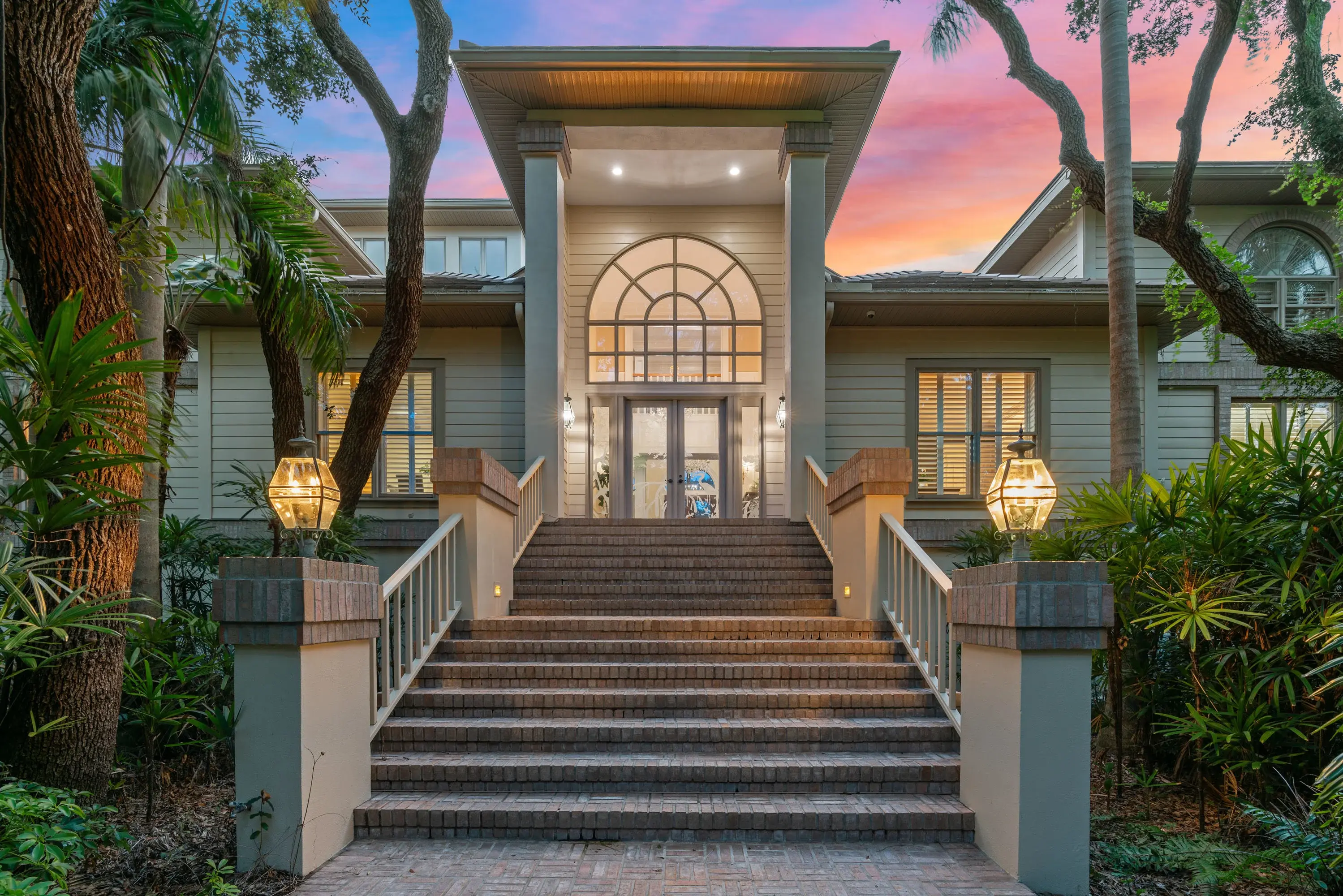 2007 Bayview Drive, Tierra Verde, Florida 33715 - 2007_Bayview_Drive_01_zs43rz