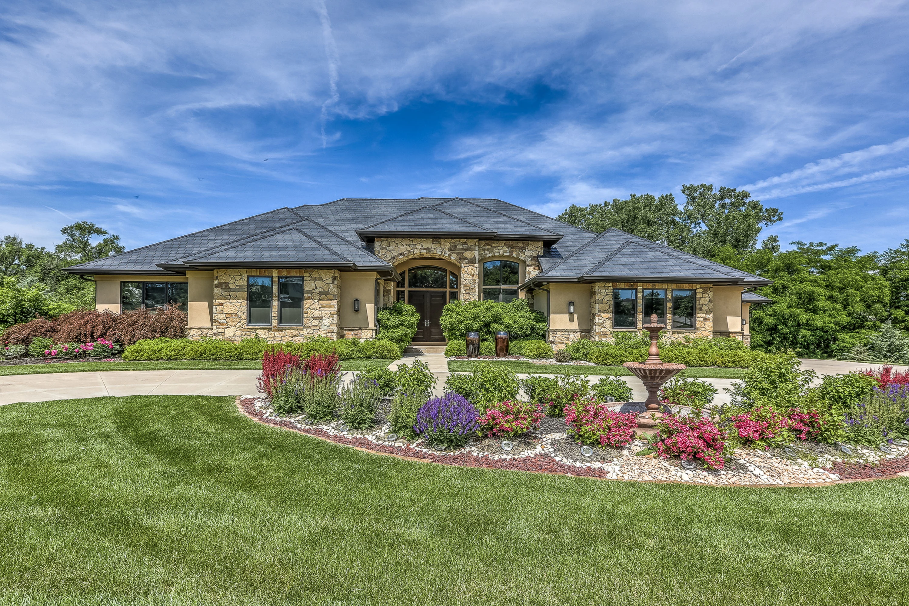 17445 Valley Drive , Omaha, Nebraska 68130 - 17445-valley-drive-omaha-nebraska01_woyvye