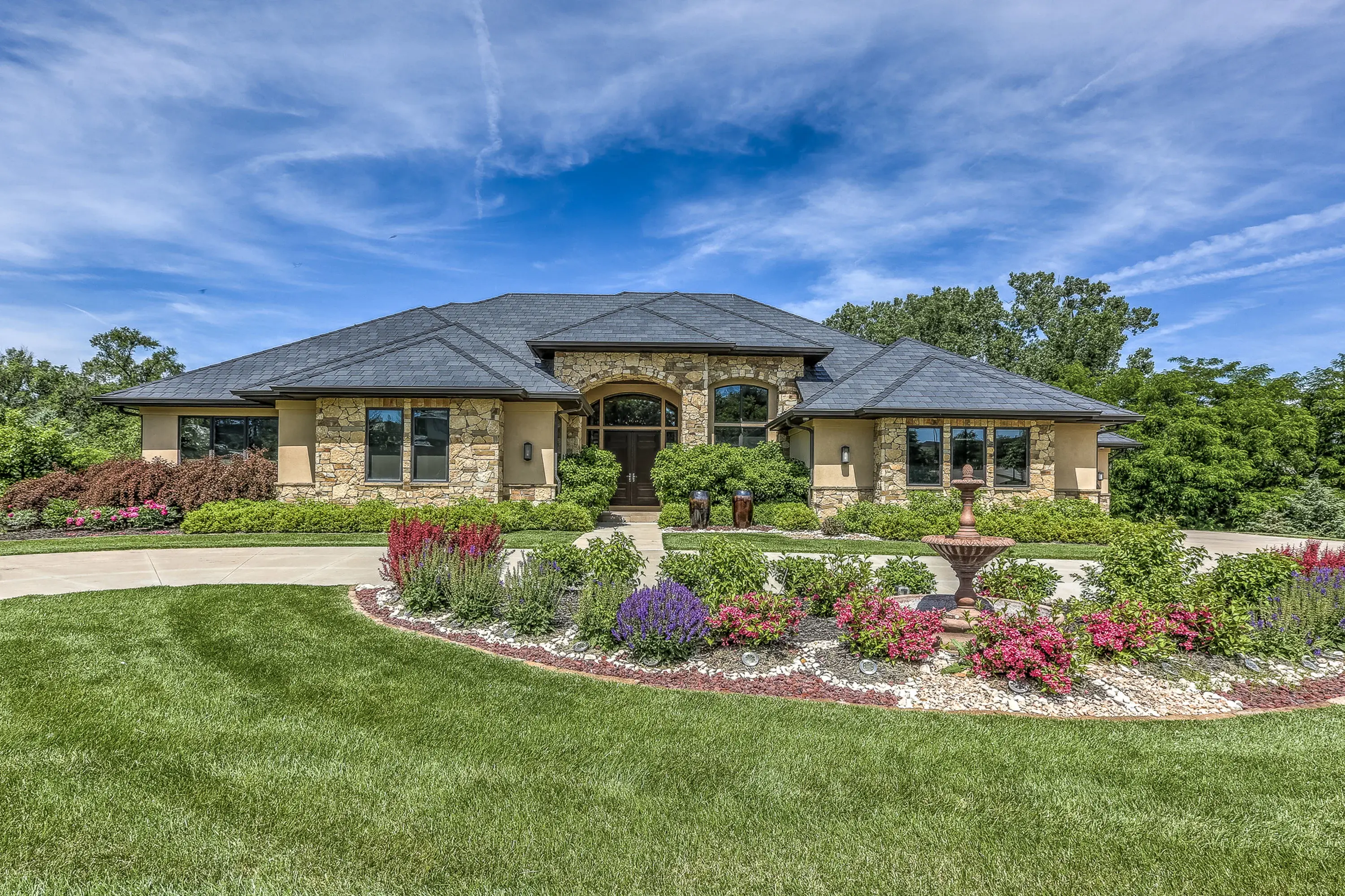 17445 Valley Drive , Omaha, Nebraska 68130 - 17445-valley-drive-omaha-nebraska01_woyvye