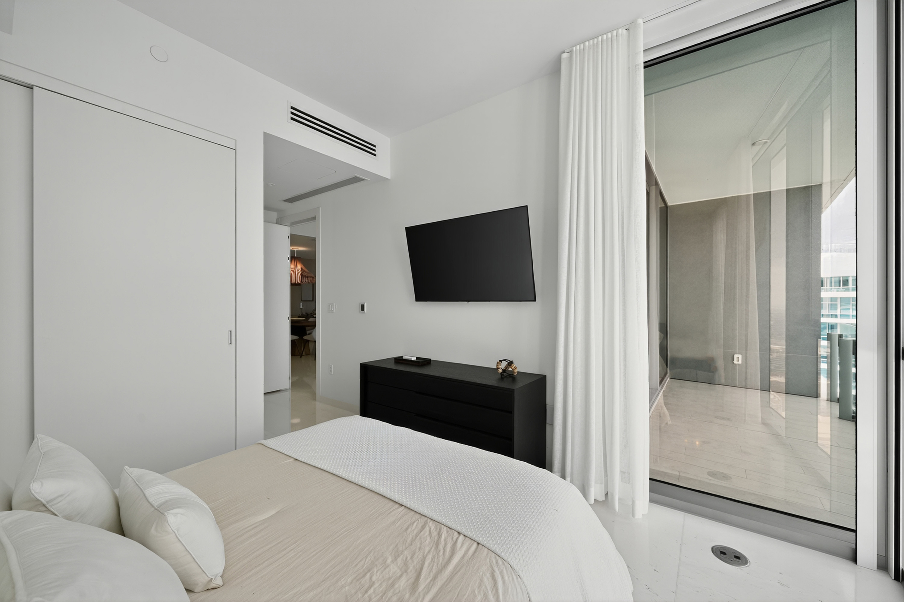 013 300 Biscayne Boulevard Way