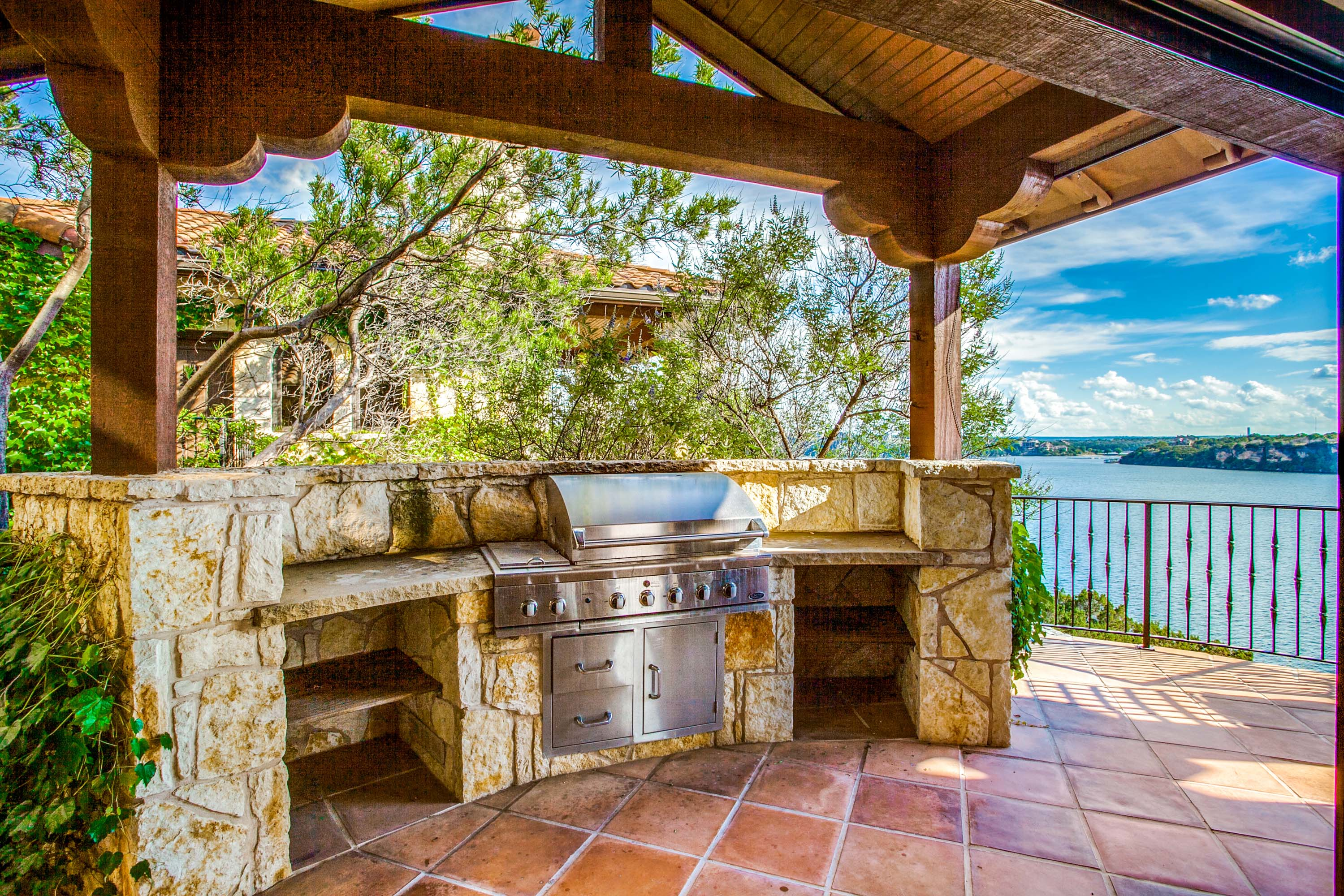 42 1011 Lakeview Point Drive - Luxury Real Estate - Concierge Auctions