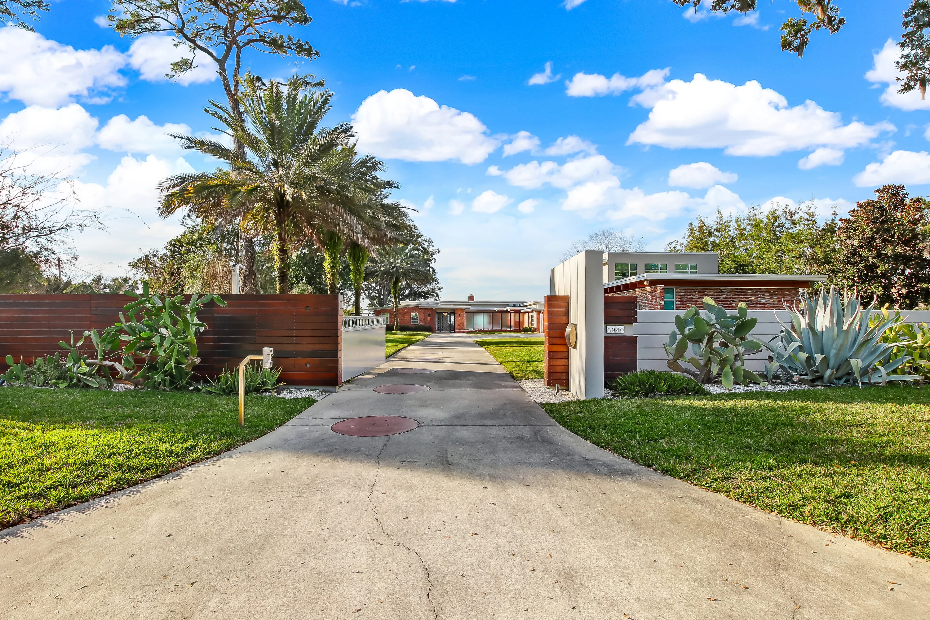 3940 Alhambra Drive W, Jacksonville, Florida  - 3940-alhambra-drive-west-jacksonville-florida03_nfijwu