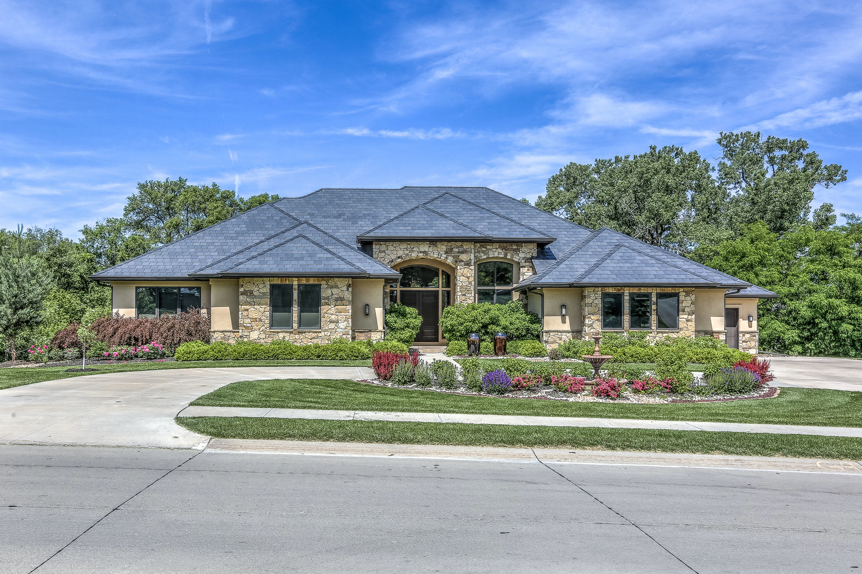 17445 Valley Drive , Omaha, Nebraska 68130 - 17445-valley-drive-omaha-nebraska35_a0l8ue