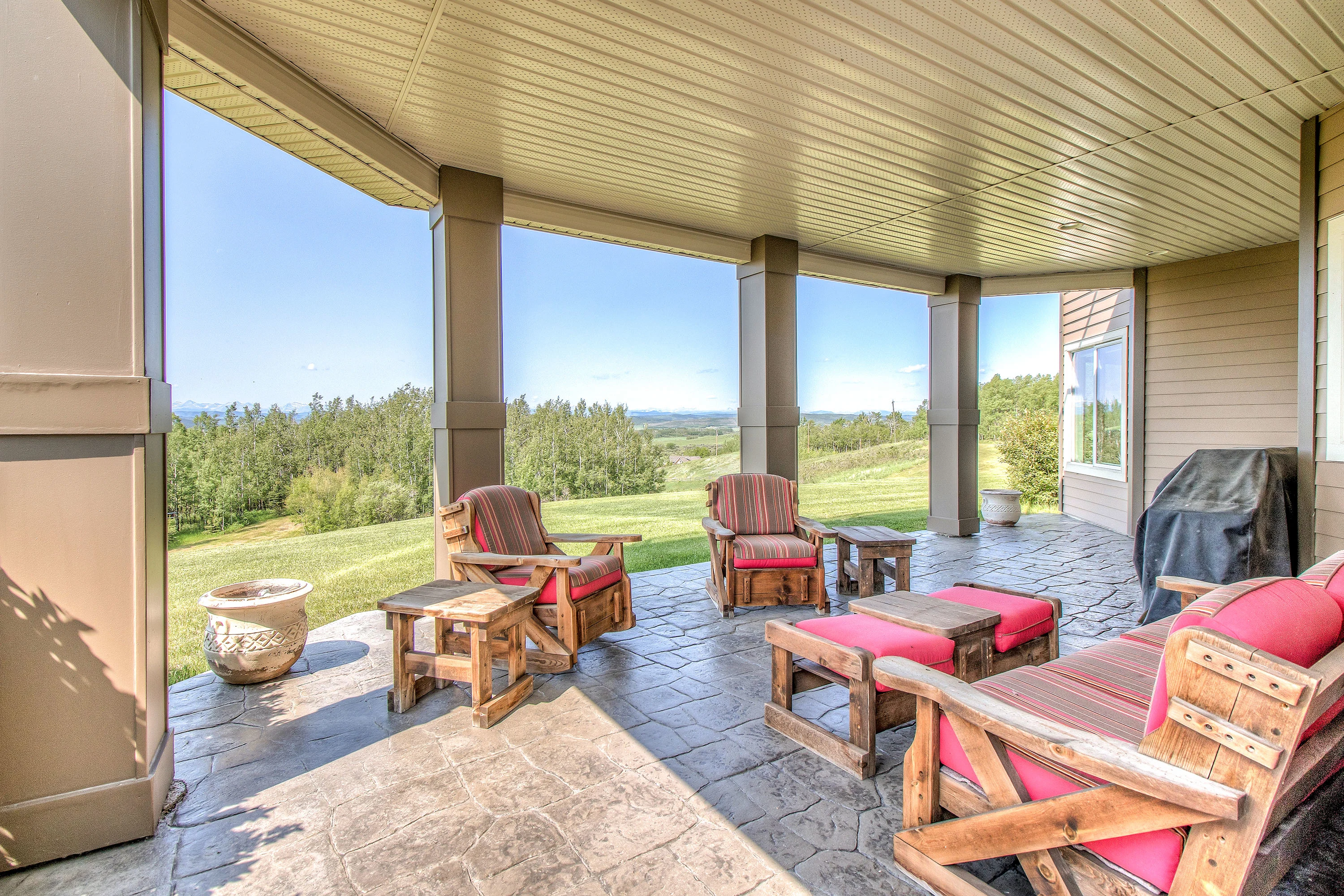 290156 160 Street W, Near Calgary, Alberta T2J 2P9, Canada - 290156-160-street-rural-foothills-county-alberta-canada53_olrrau