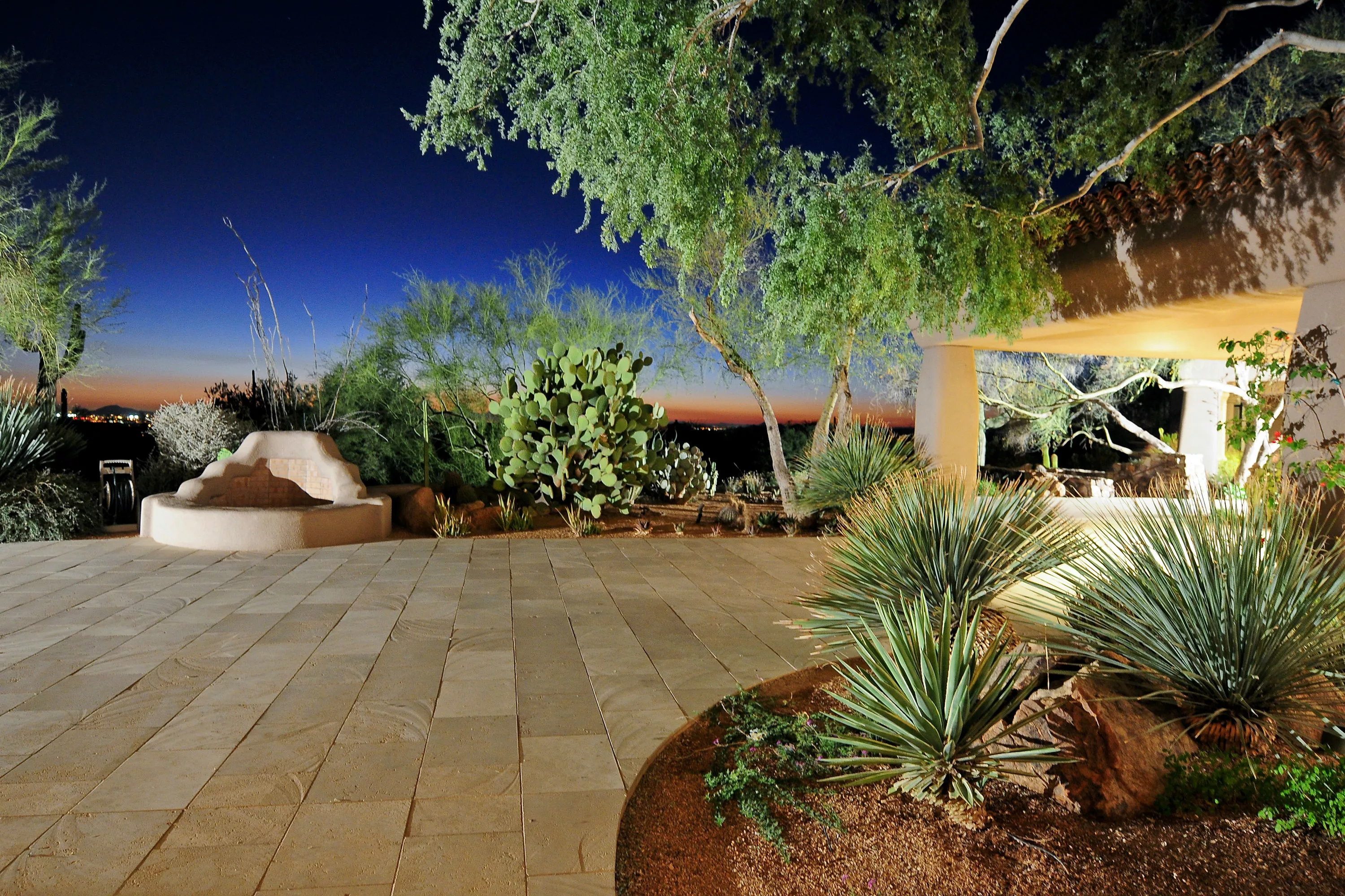 9422 East Happy Valley Road, Scottsdale, Arizona 85255 - kiva_patio_sunset_dosczu