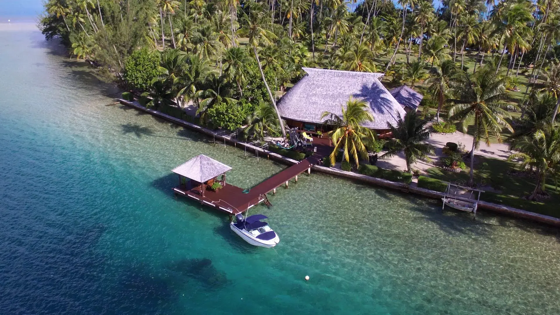 Surrounded by blue lagoons, year-round warm breezes, and some of the world’s most breathtaking sunsets and beaches, Motu Tiano is a private island paradise dream come true. This private, roughly 20-acre islet features a classic Polynesian-style home with 