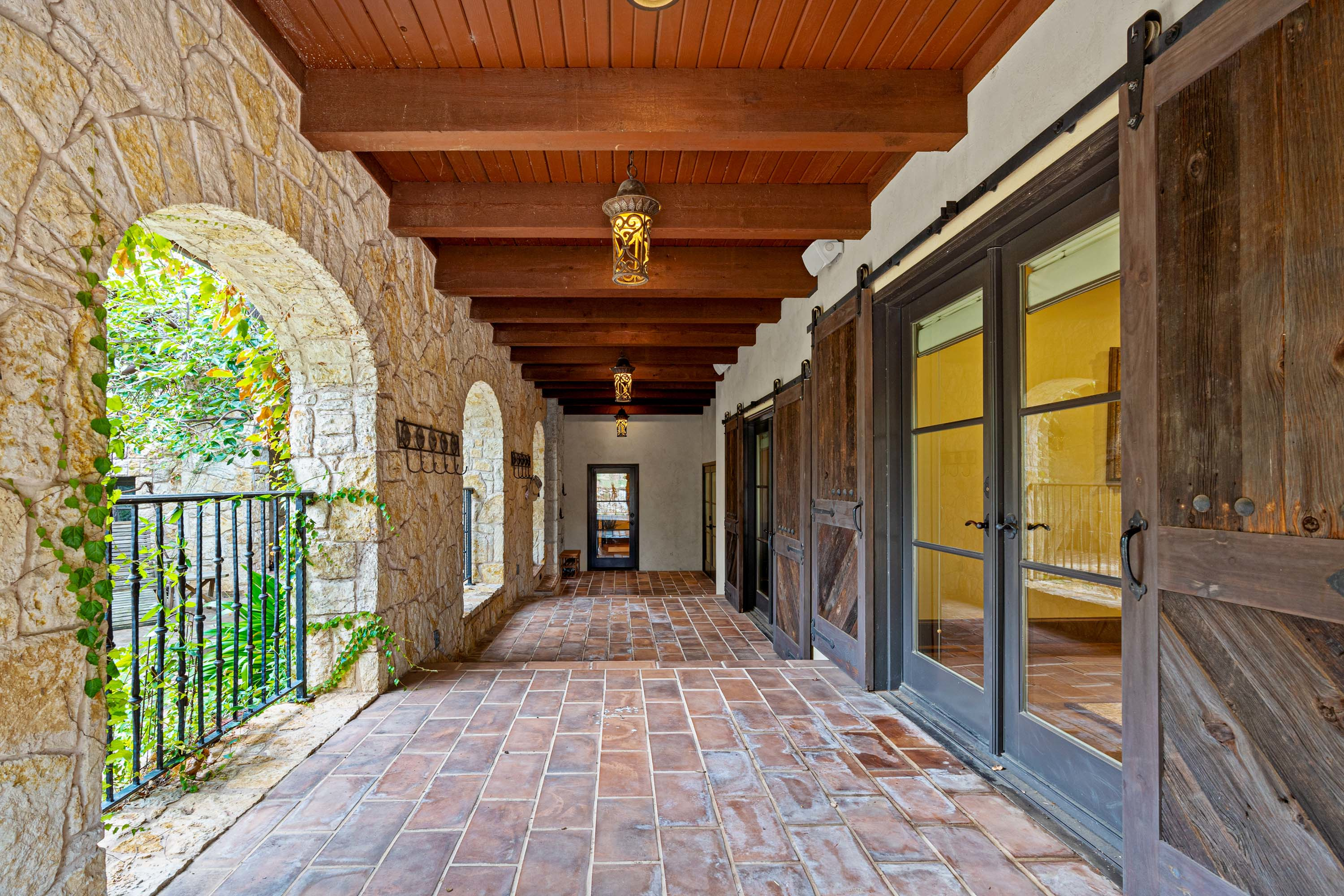 06 1011 Lakeview Point Drive - Luxury Real Estate - Concierge Auctions