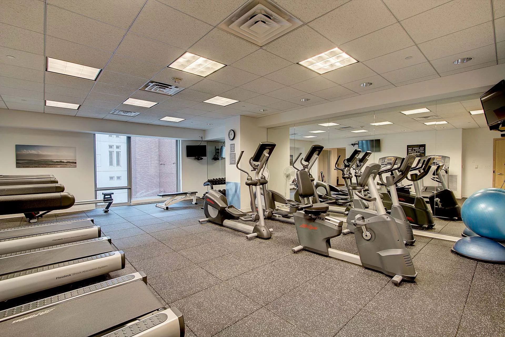 923 E Kilbourn Avenue, Milwaukee, Wisconsin 53202 - 923-east-kilbourn-avenue-unit-3200-milwaukee-wisconsin31_jmnitt