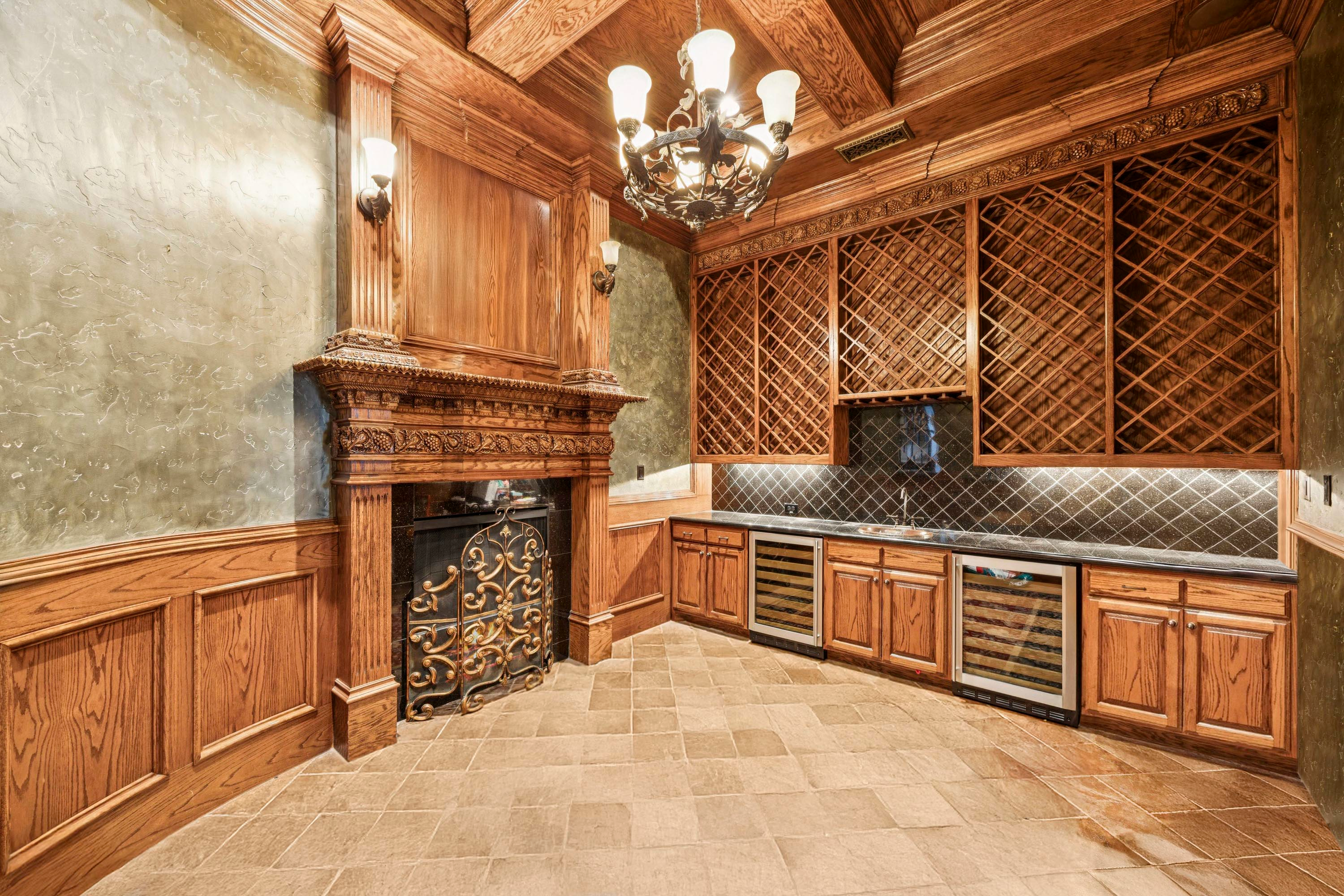 23 9553 Bella Terra Dr - Luxury Real Estate - Concierge Auctions