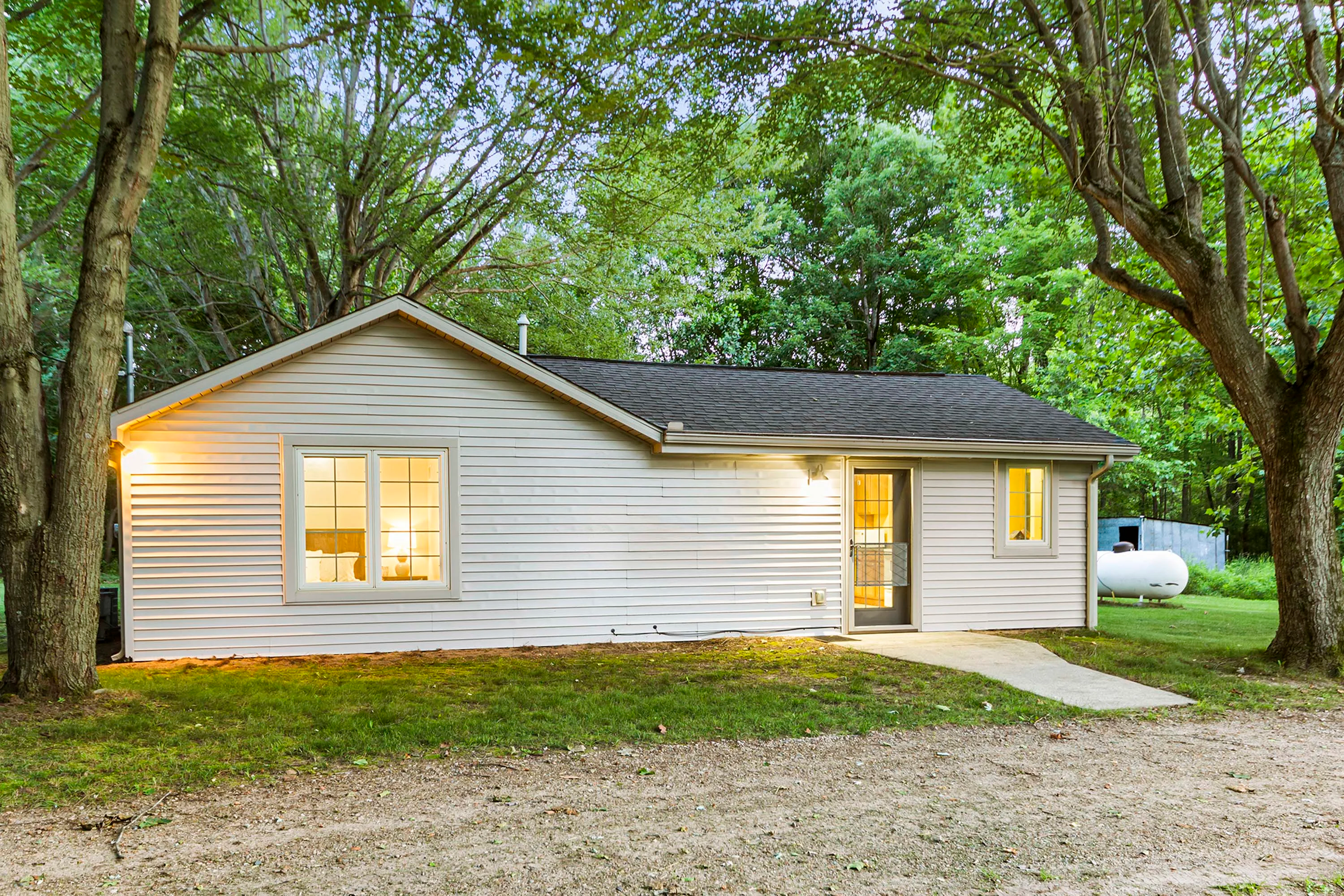 47684 21st Avenue, Grand Junction, Michigan 49056 - 39_-_Cabin_3-01_cztd3q