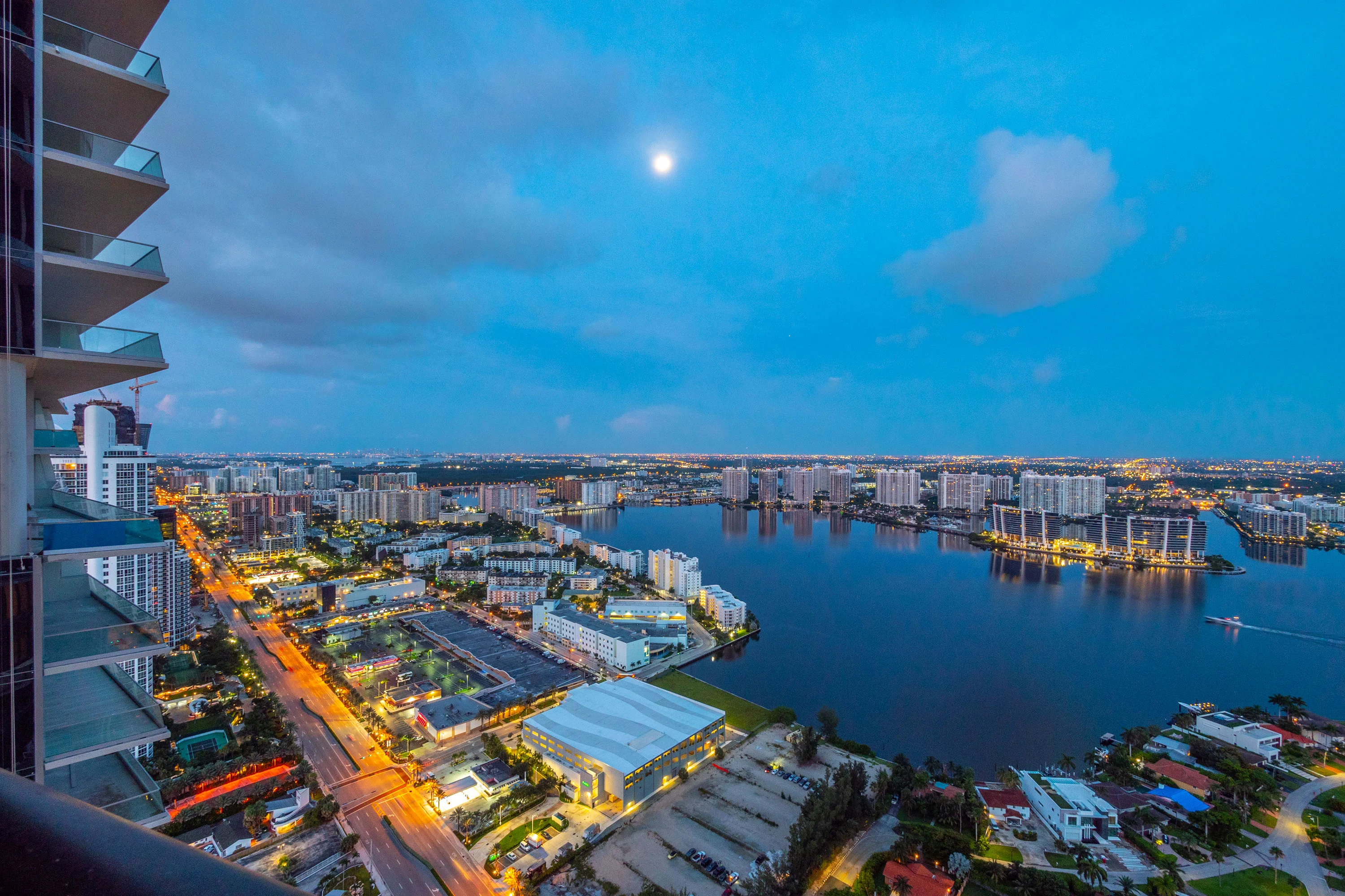 18555 Collins Ave, Apt 4603, Porsche Design Tower, Miami, Florida 33160 - 18555-collins-avenue-apartment-4603-sunny-isles-beach-florida45_dhxz3e