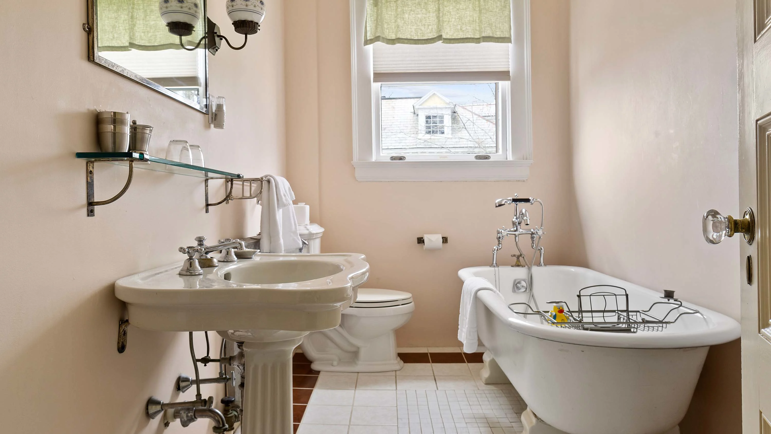 51 Walker Street, The Berkshires, Massachusetts 01240 - gateways-inn-51-walker-street-lenox-massachusetts32_kqurau