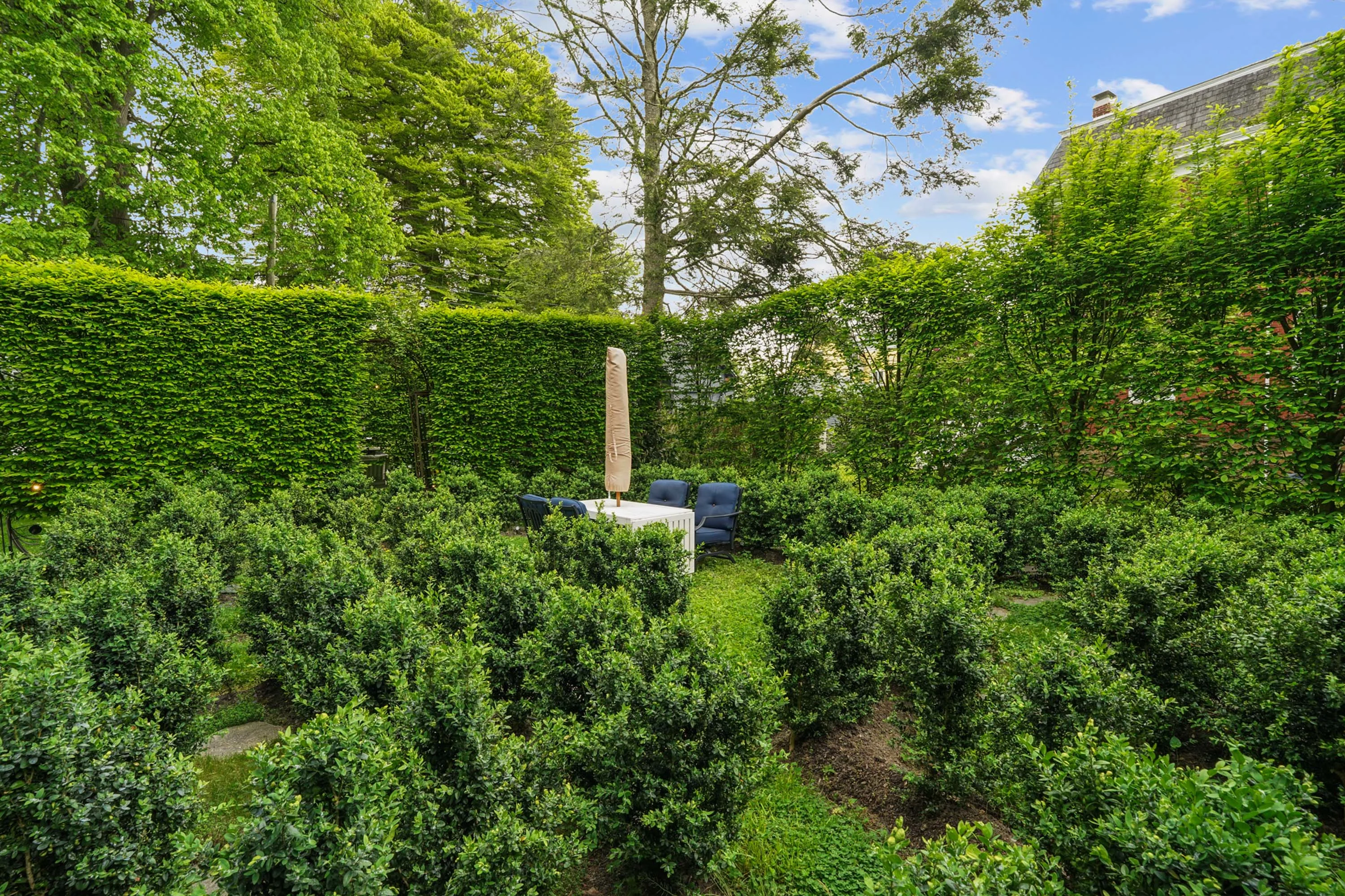 43 Old Beach Road, Newport, Rhode Island 02840 - 40_43_Old_Beach_Rd_Newport_RI_ubmhgr