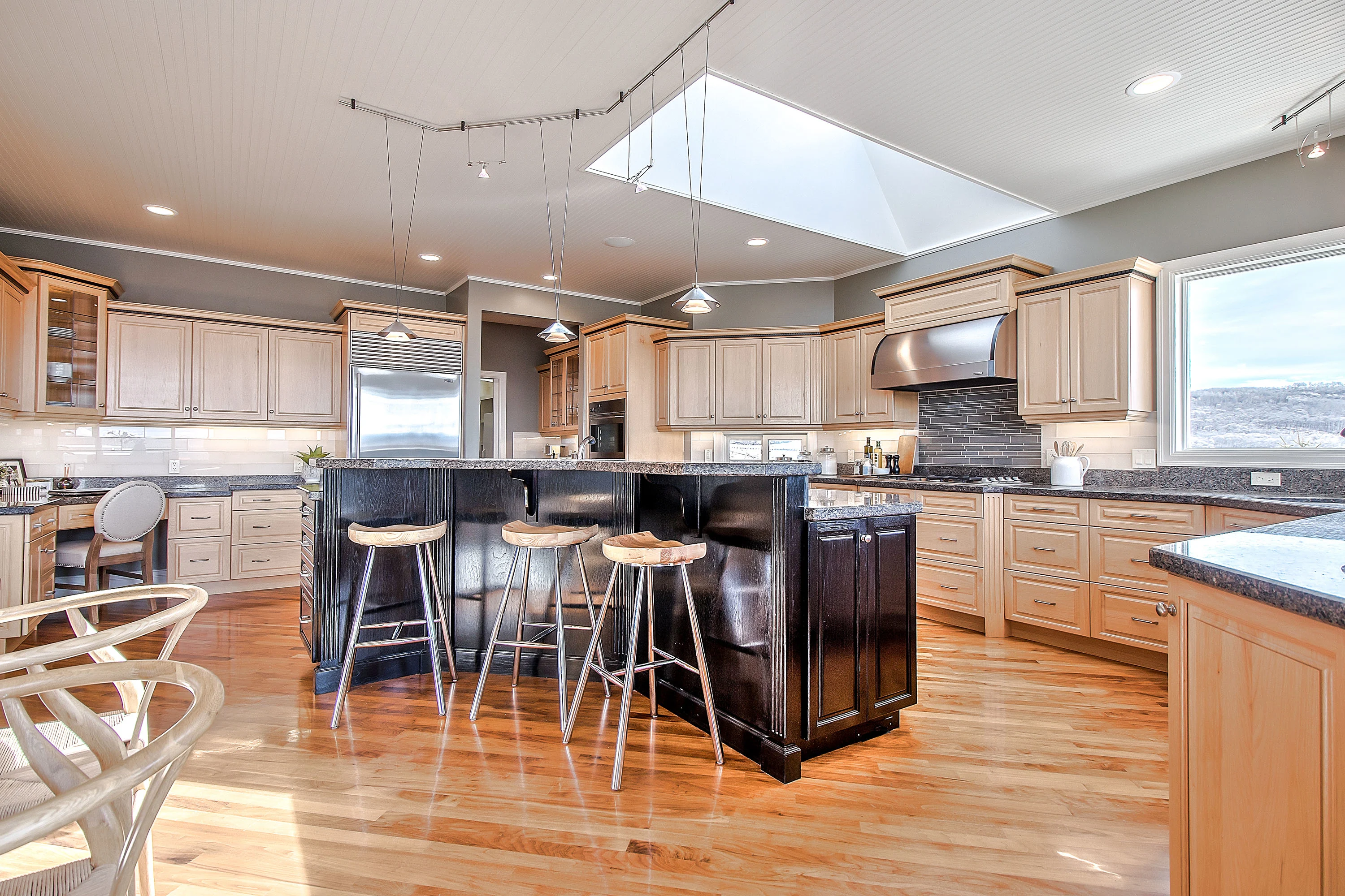 290156 160 Street W, Near Calgary, Alberta T2J 2P9, Canada - 290156-160-street-rural-foothills-county-alberta-canada15_uta7q0