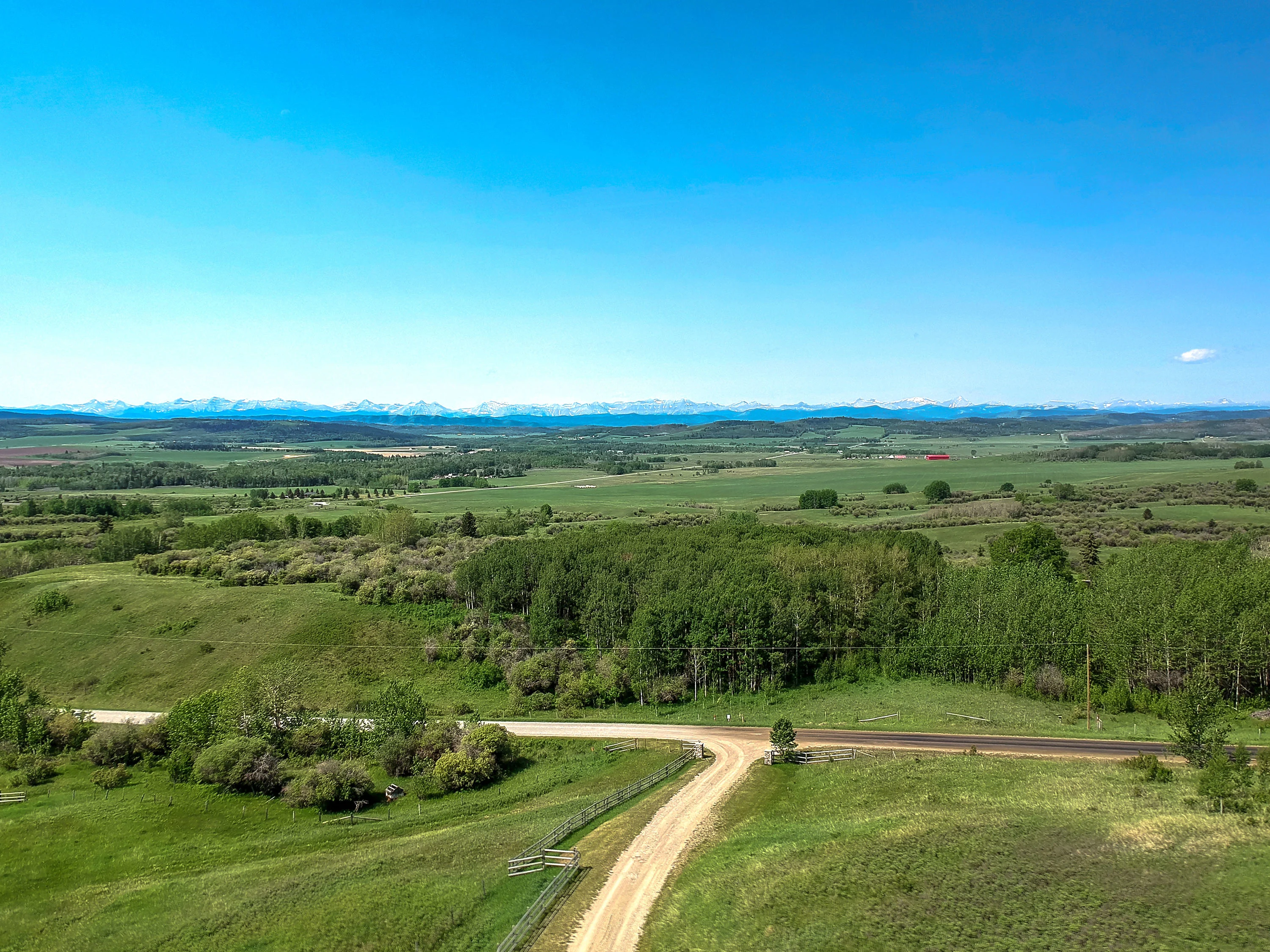 290156 160 Street W, Near Calgary, Alberta T2J 2P9, Canada - 290156-160-street-rural-foothills-county-alberta-canada69_qabdbv