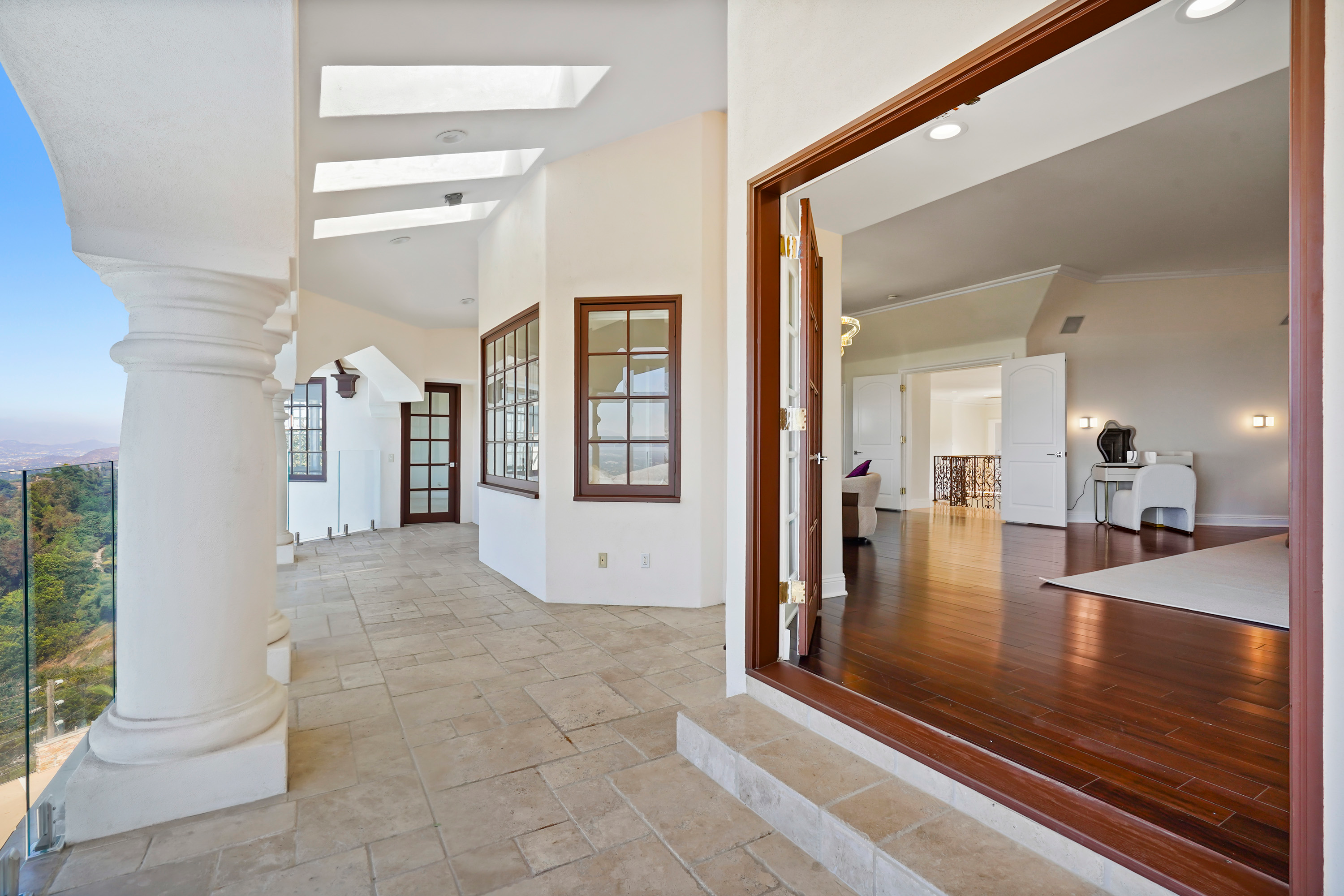 40 13320 Mulholland Drive - Luxury Real Estate - Concierge Auctions