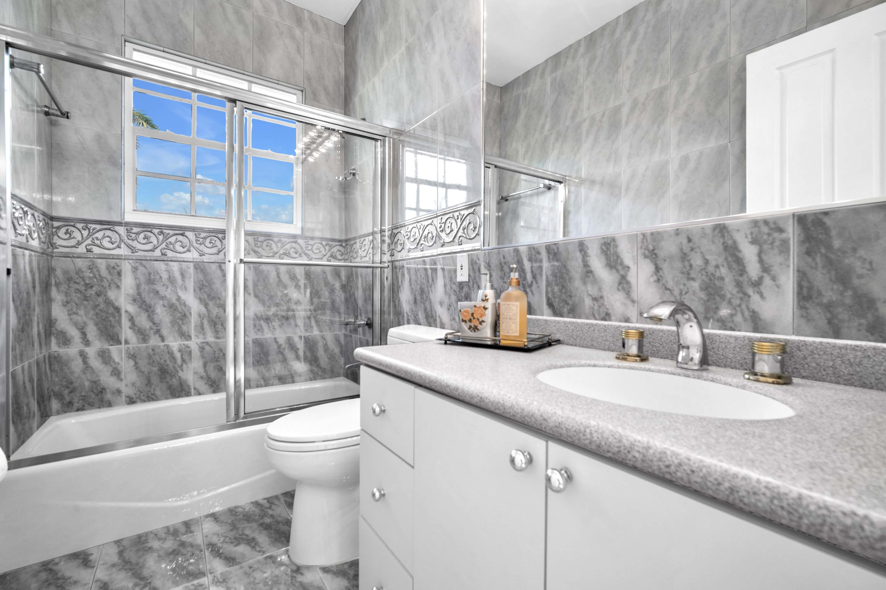 40 3855 Windmill Lake Road - Luxury Real Estate - Concierge Auctions