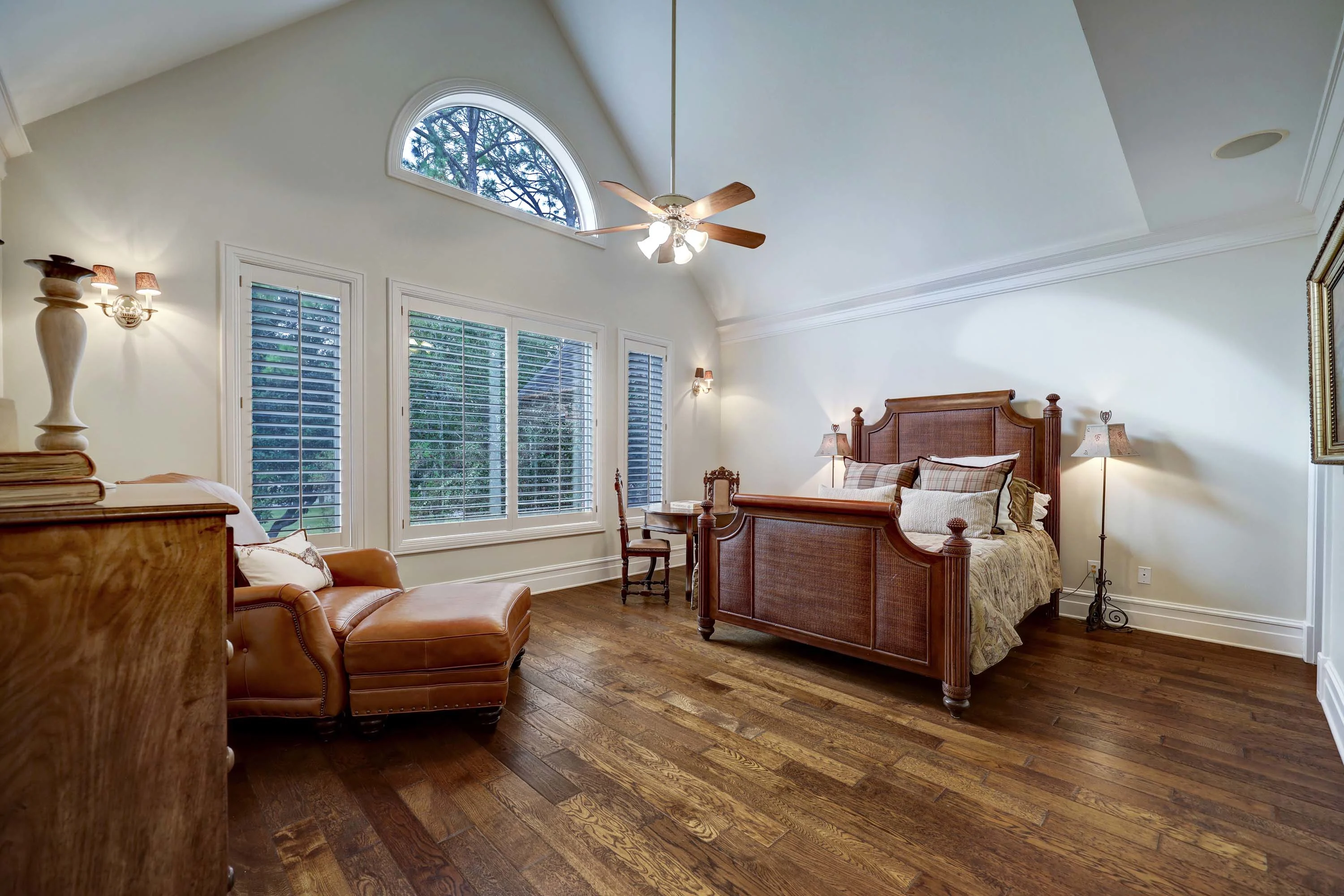 427 West Alkire Lake Drive, Sugar Land, Houston Area, Texas 77478 - 30_-_Alkire_Lake_W_427_IMG_078_1_1_Up_Stairs_Bed_Room_Front_yard_view_a62lpx