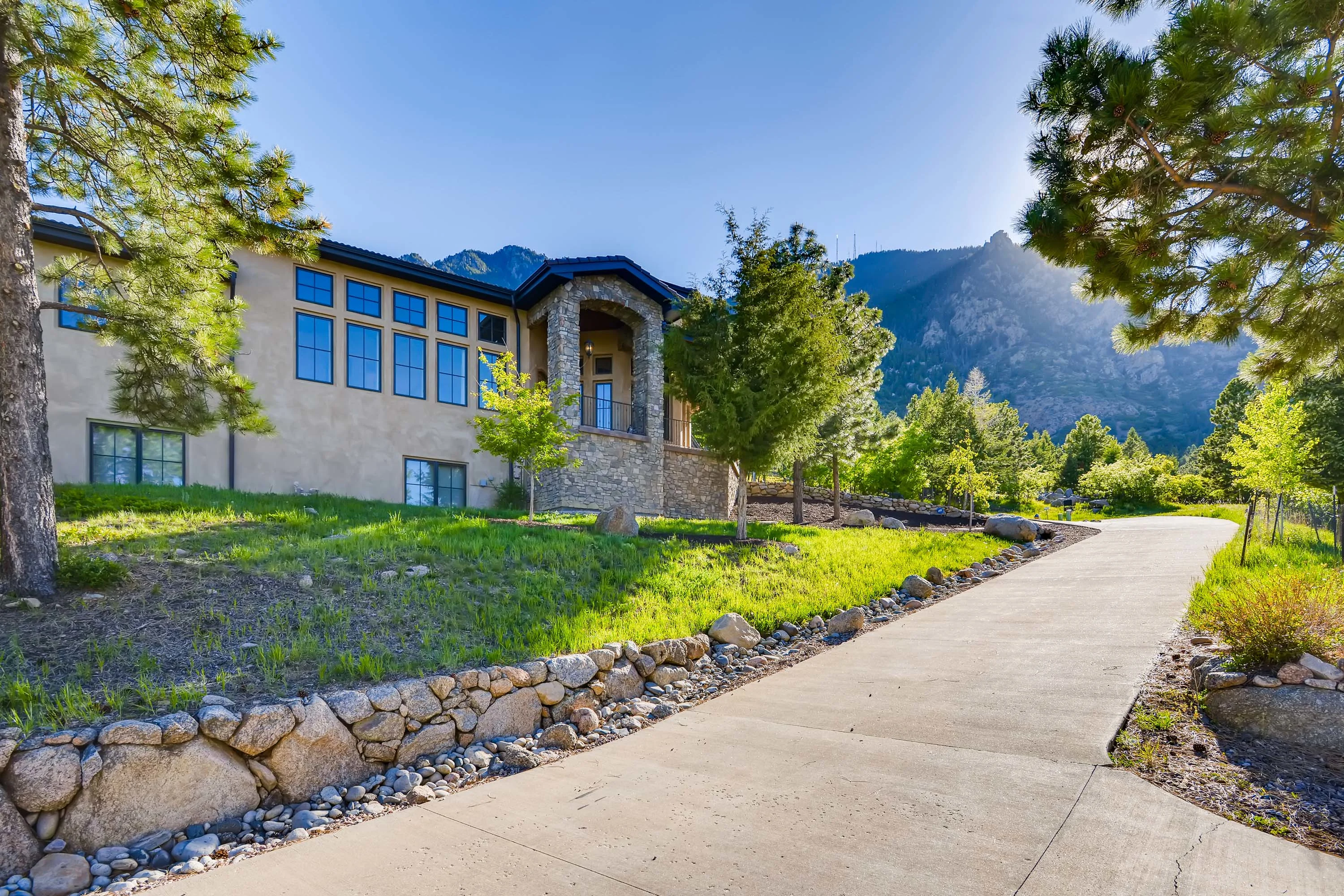 398 Irvington Court, Colorado Springs, Colorado 80906 - 398-irvington-court-colorado-springs-colorado03_jd83f4