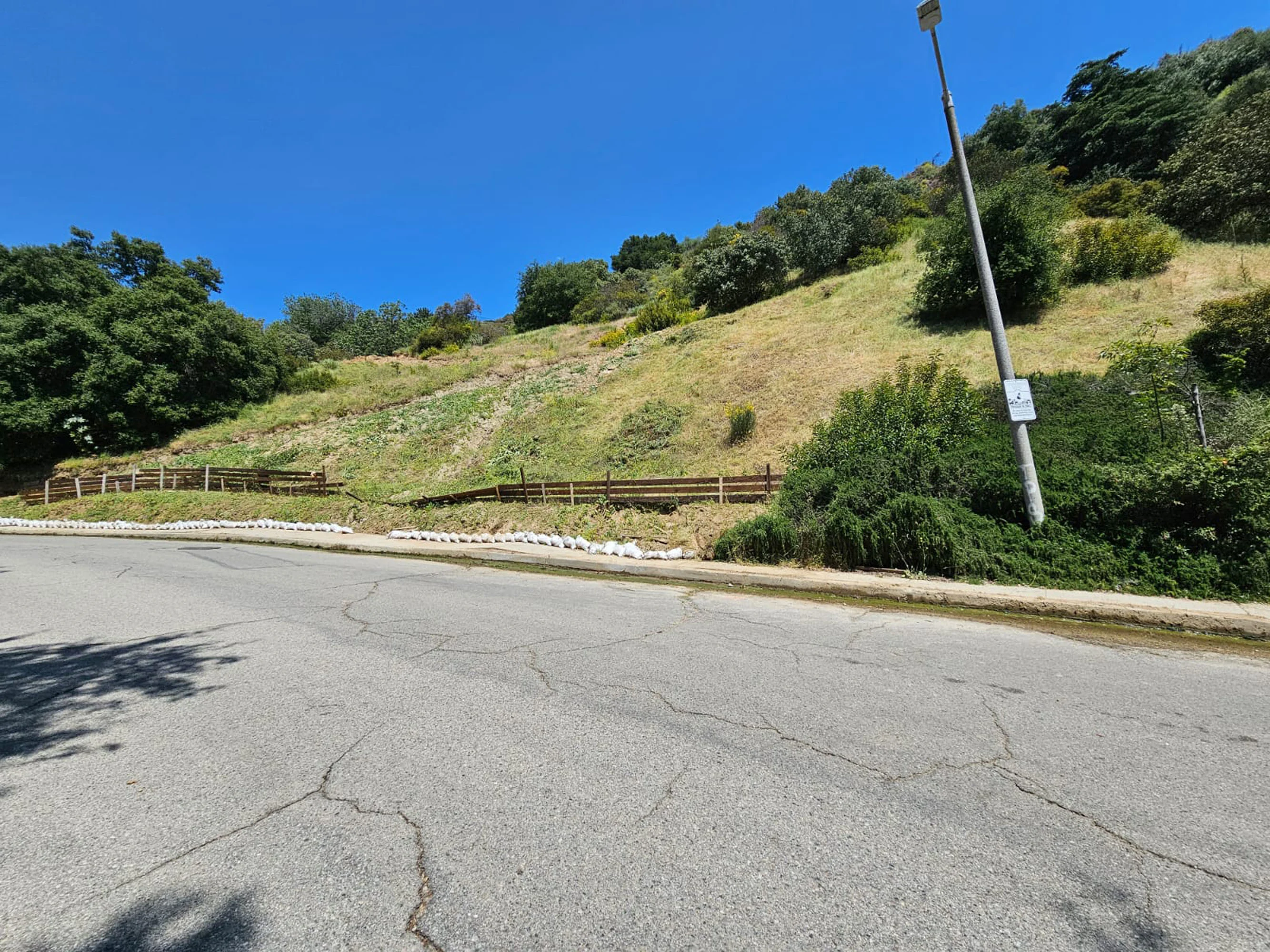 2980 Hutton Drive, Beverly Hills, California 90210 - 2980_Hutton_Dr_04_fw7aqh