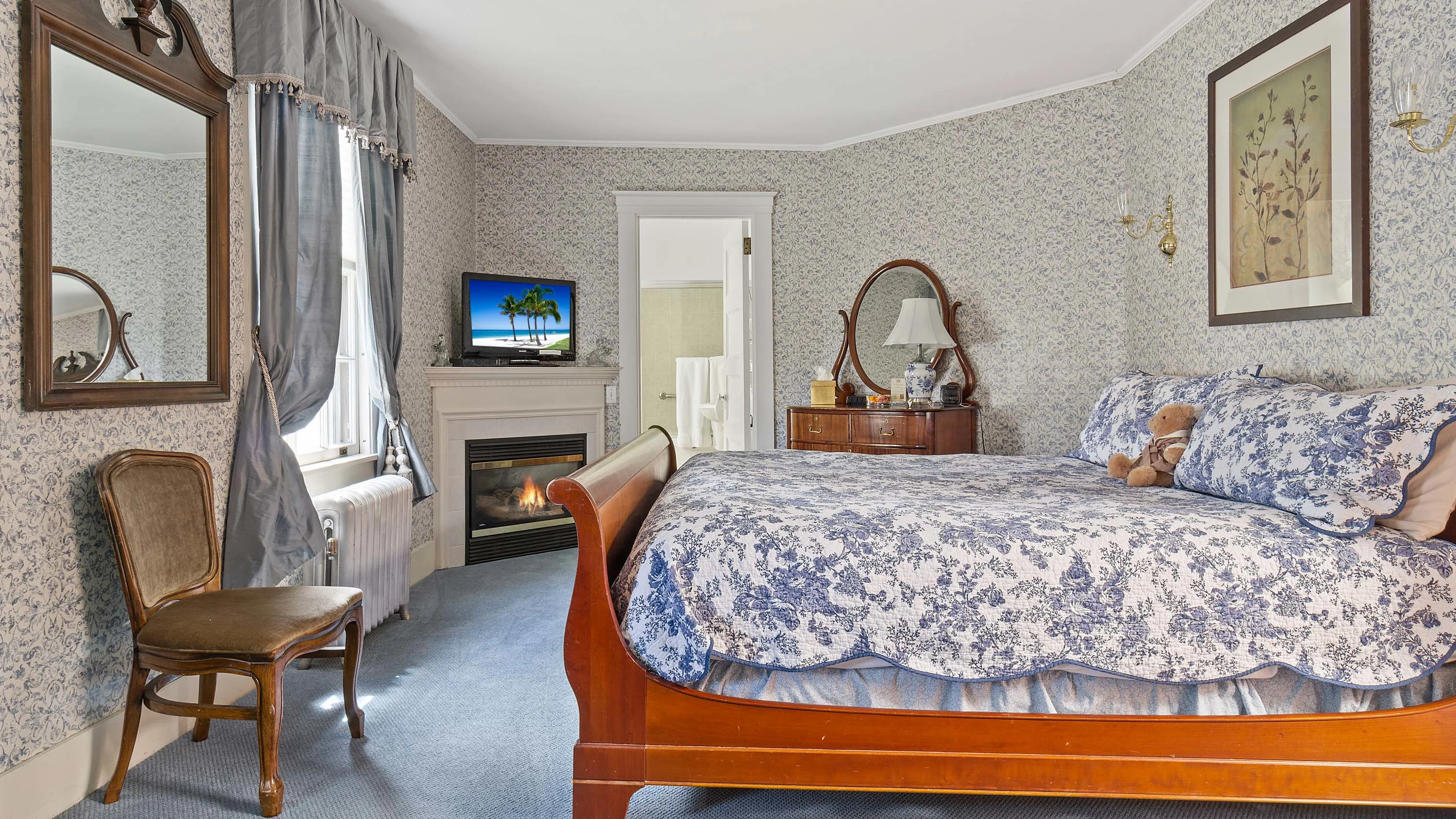 51 Walker Street, The Berkshires, Massachusetts 01240 - gateways-inn-51-walker-street-lenox-massachusetts37_jcq3io