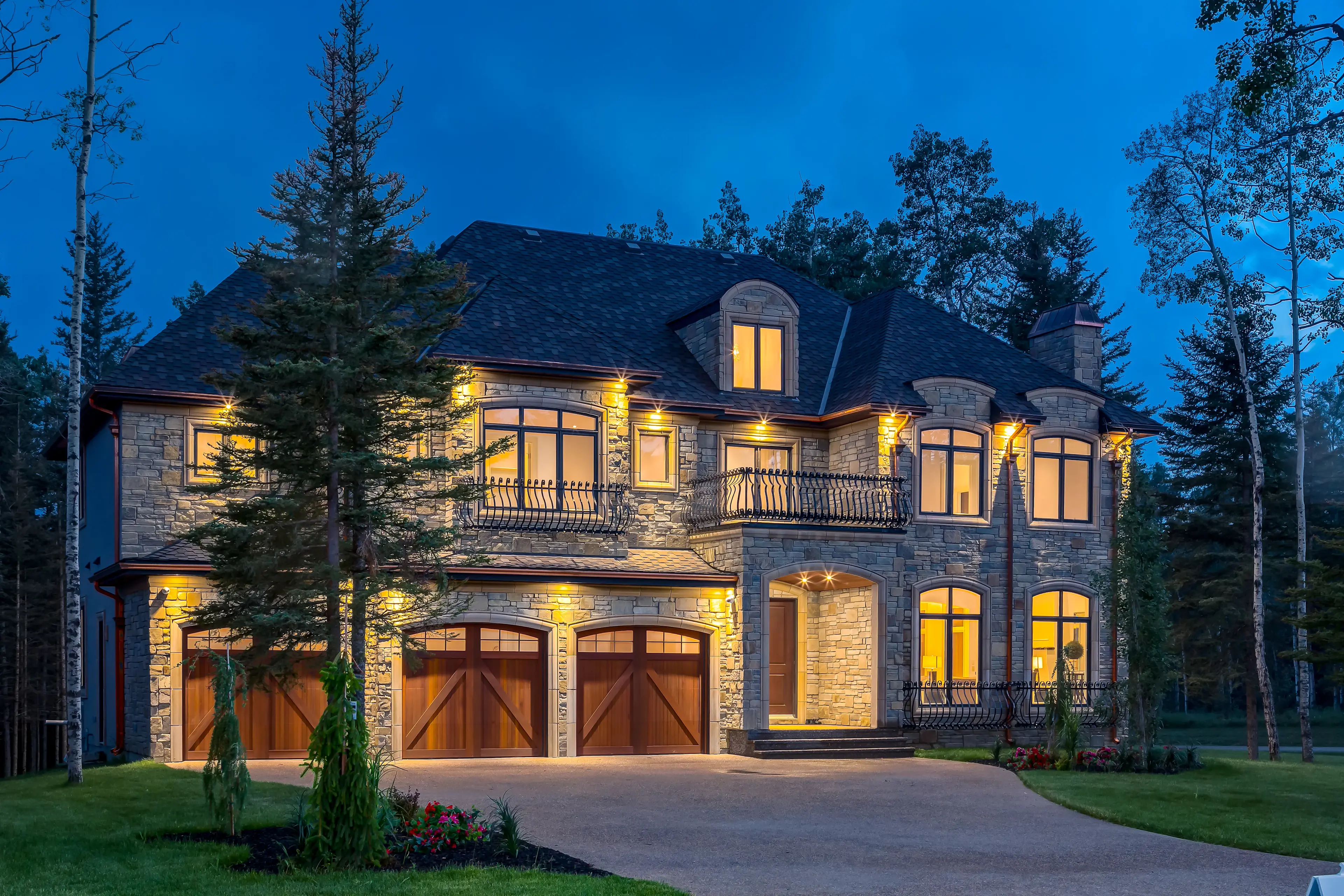 Hero image for How our research has led us to find that the longer luxury properties stay on the market, the lower the price they receive.