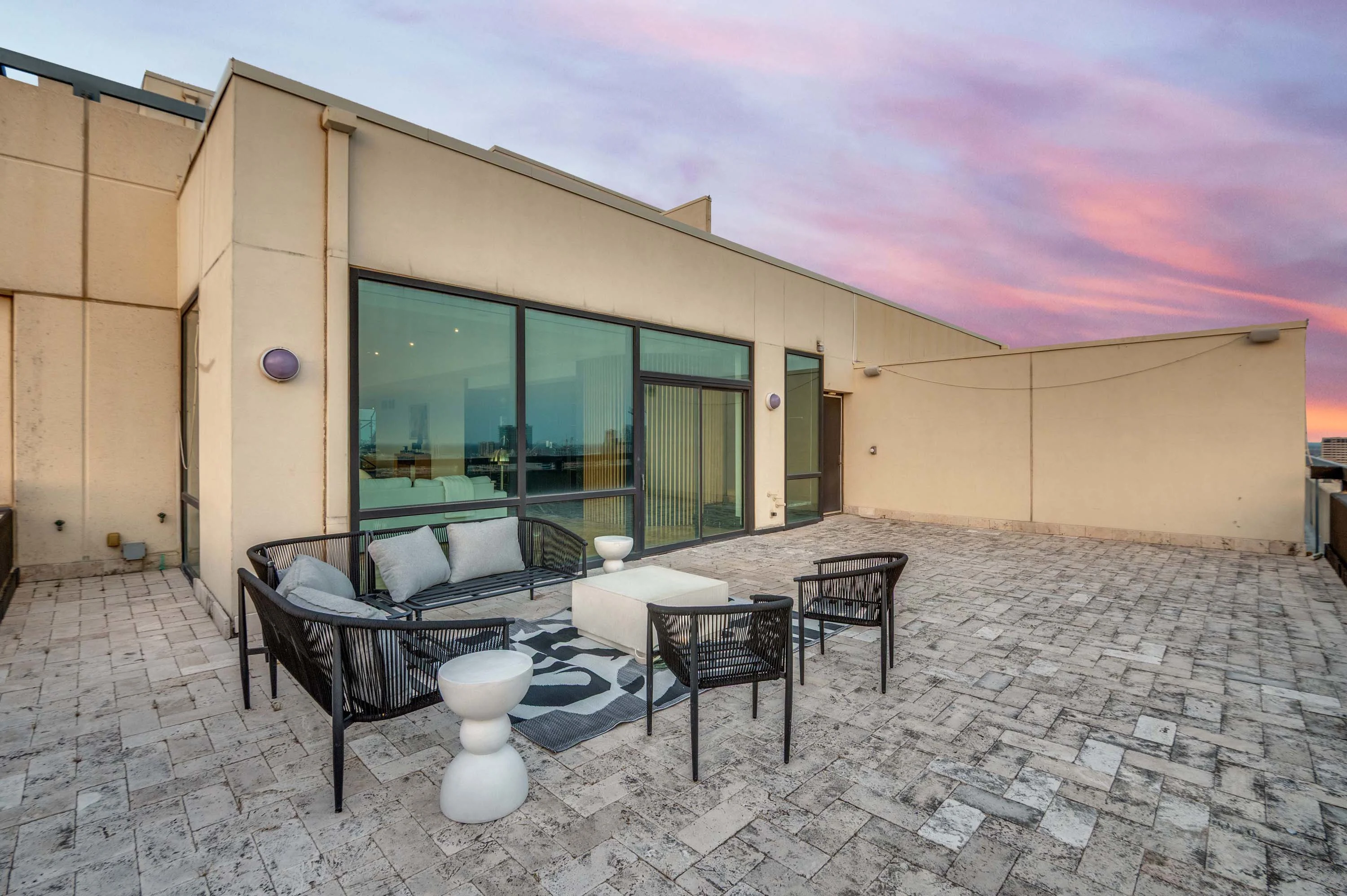 3111 Welborn Street #1703, Dallas, Texas 75219 - 33_3111_Welborn_Street_1703_1_lisixf