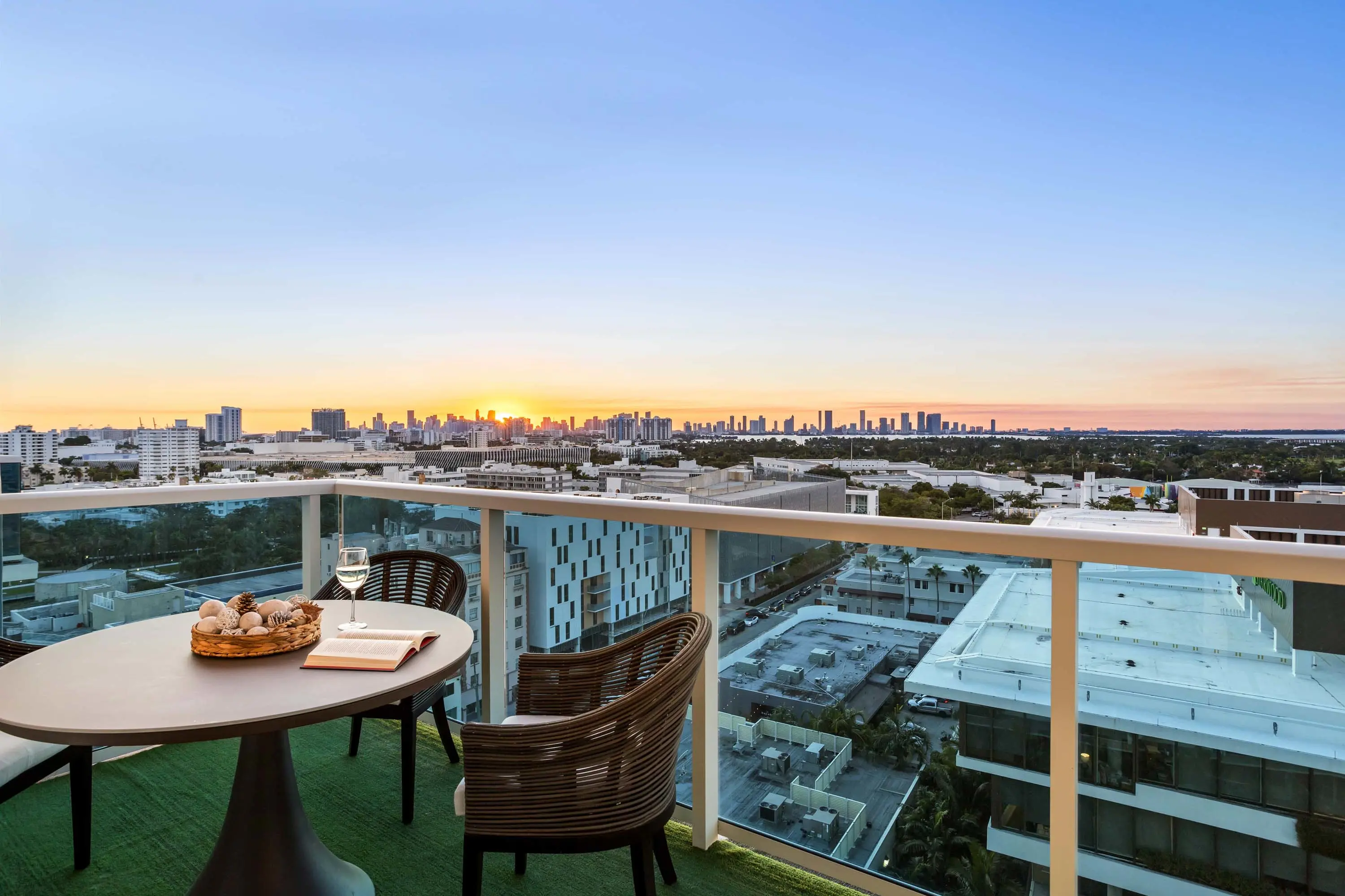 05 2301 Collins Ave Apt 1432 - Luxury Real Estate - Concierge Auctions