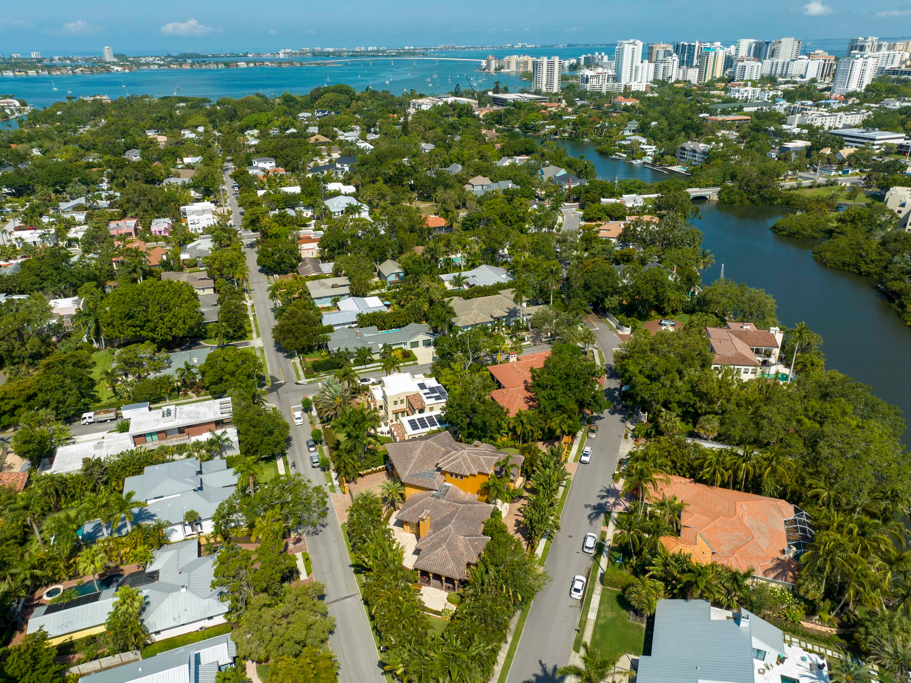 1924 Lincoln Drive, Sarasota, Florida 34236 - 3_-_1924_LNCOLN_RD_HR_ADJ_067_vcu0ps