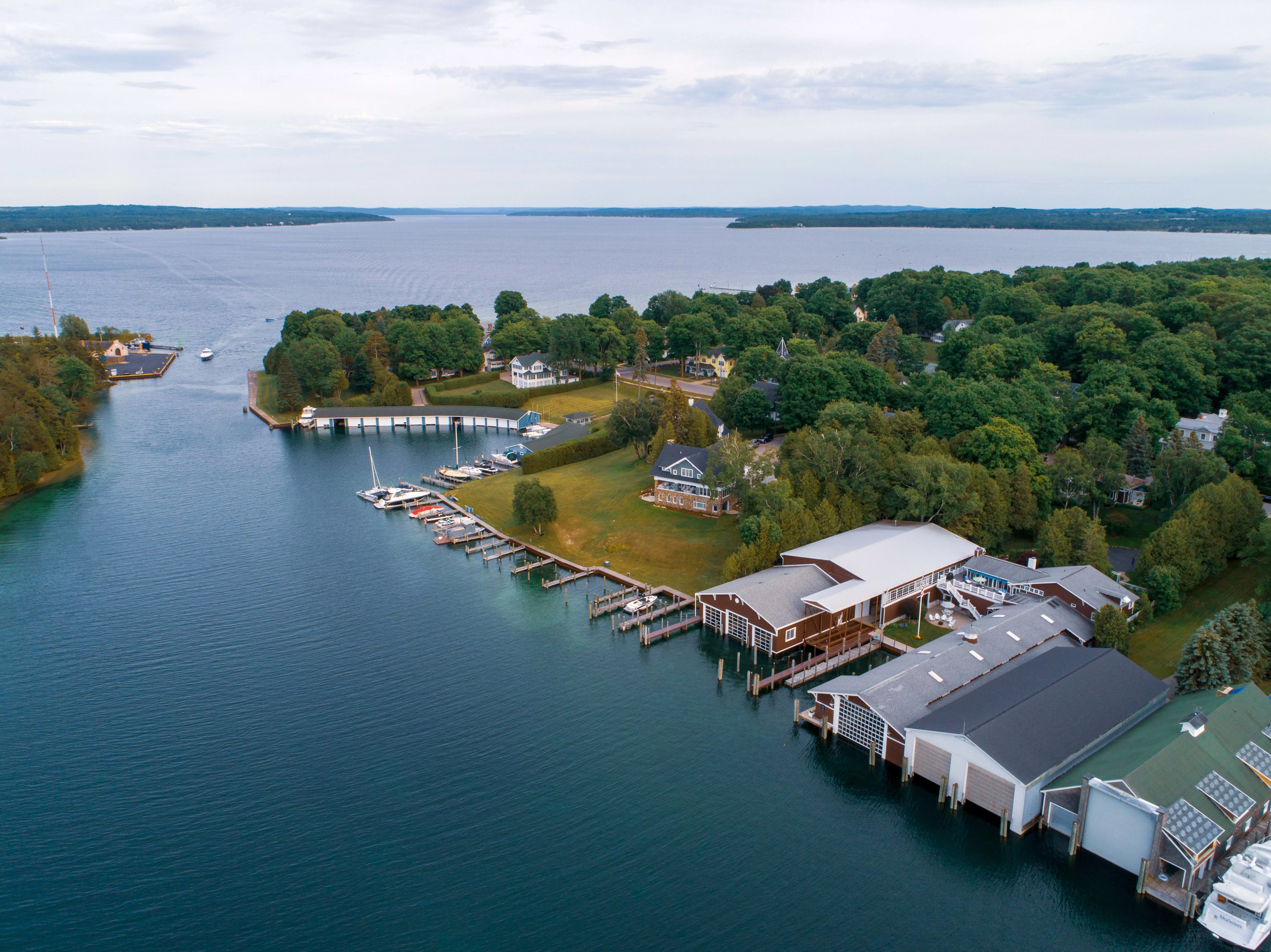 313 and 315 Belvedere Avenue, Charlevoix, Michigan 49720 - belvedere-charlevoix-michigan33_x9qmaf