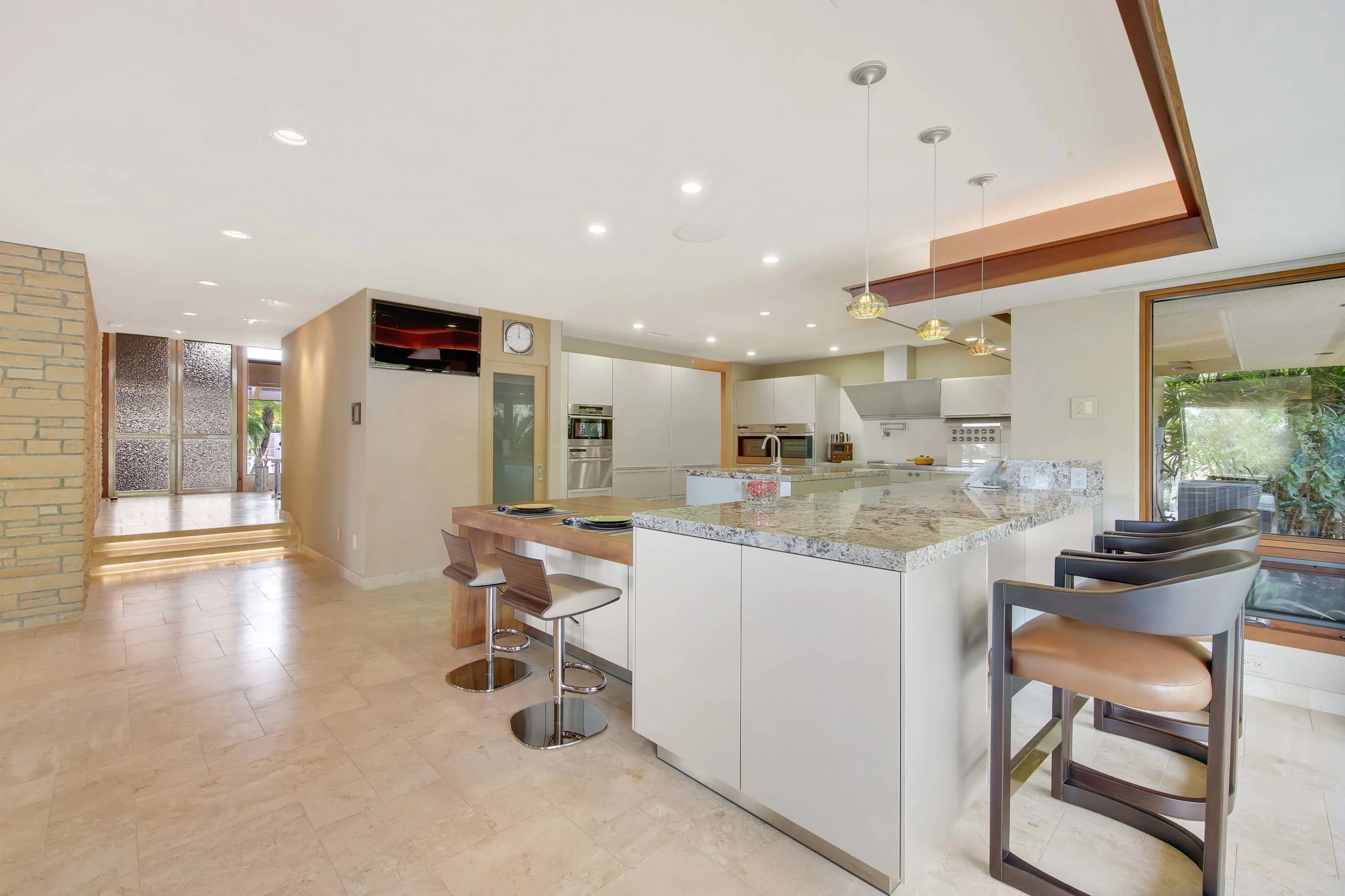 1213 Skylark Drive, La Jolla, California 92037 - 1213-skylark-drive-la-jolla-california09_awzi4a