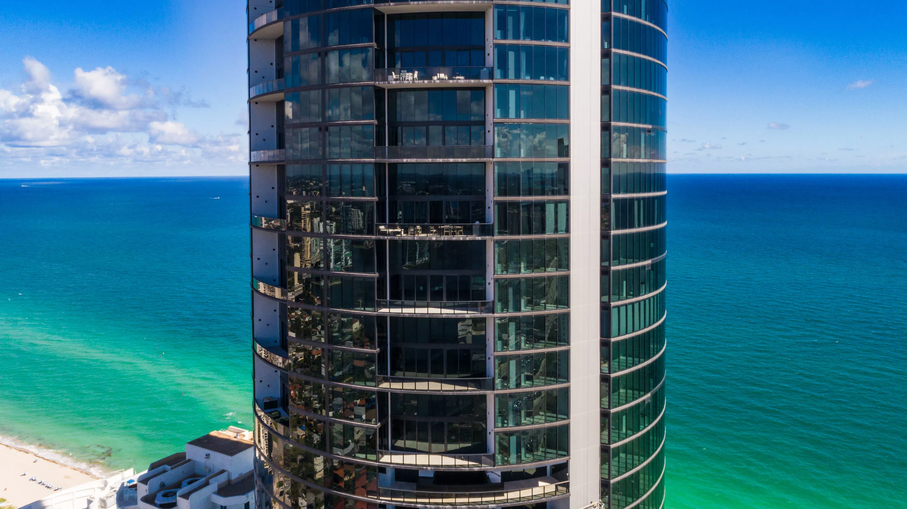 18555 Collins Avenue Apt 3605, Porsche Design Tower, Miami, Florida 33160 - porsche-design-tower-residence-3605-18555-collins-avenue-sunny-isles-beach-florida02_bzvdma