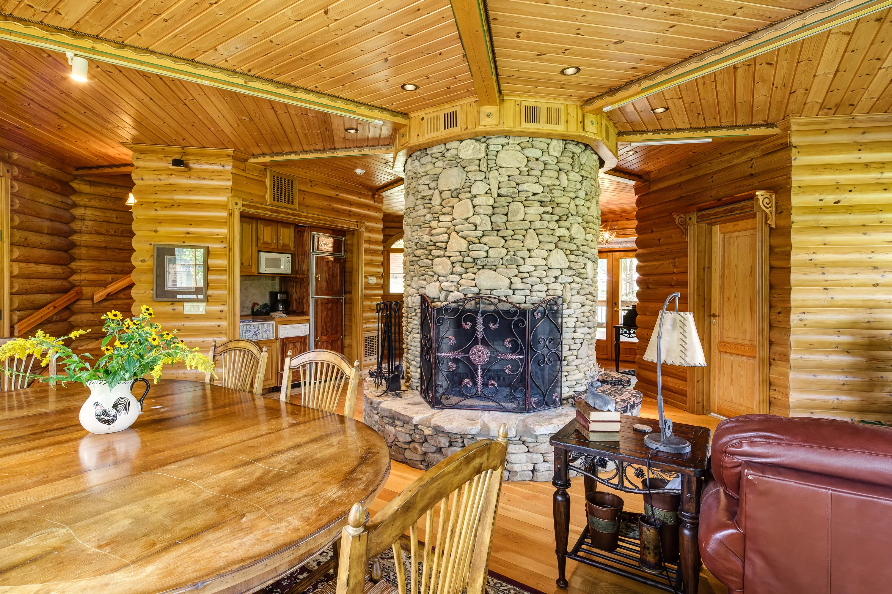 275 Kennemur Road, Historic Ellijay, Georgia 30536 - falling-waters-mountain-lodge-275-kennemur-rd-luxury-real-estate-22_mcrb4a