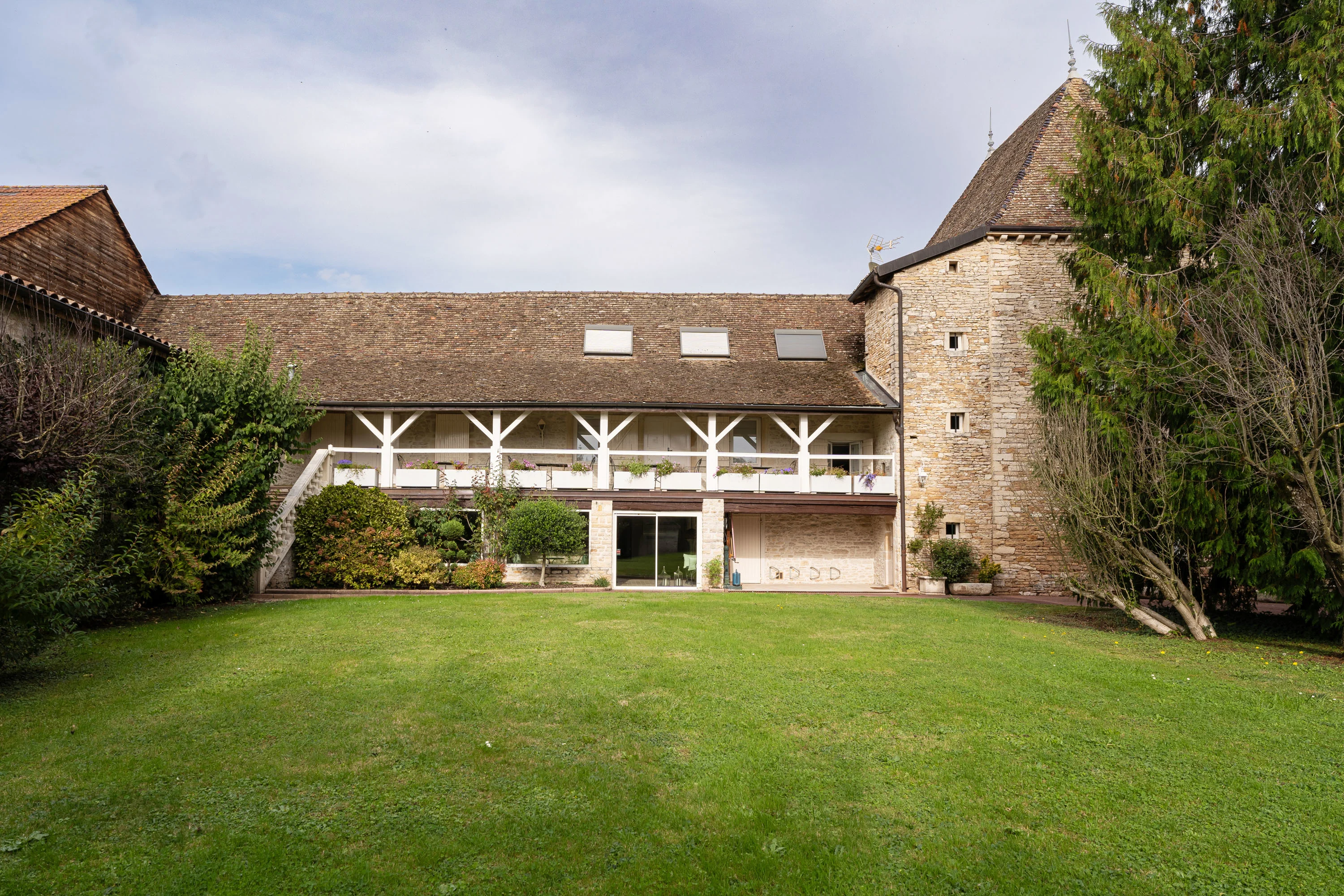 Rue du Glamont, Fleurville, Burgundy , France - Chateau-de-Fleurville31_dl6zi9