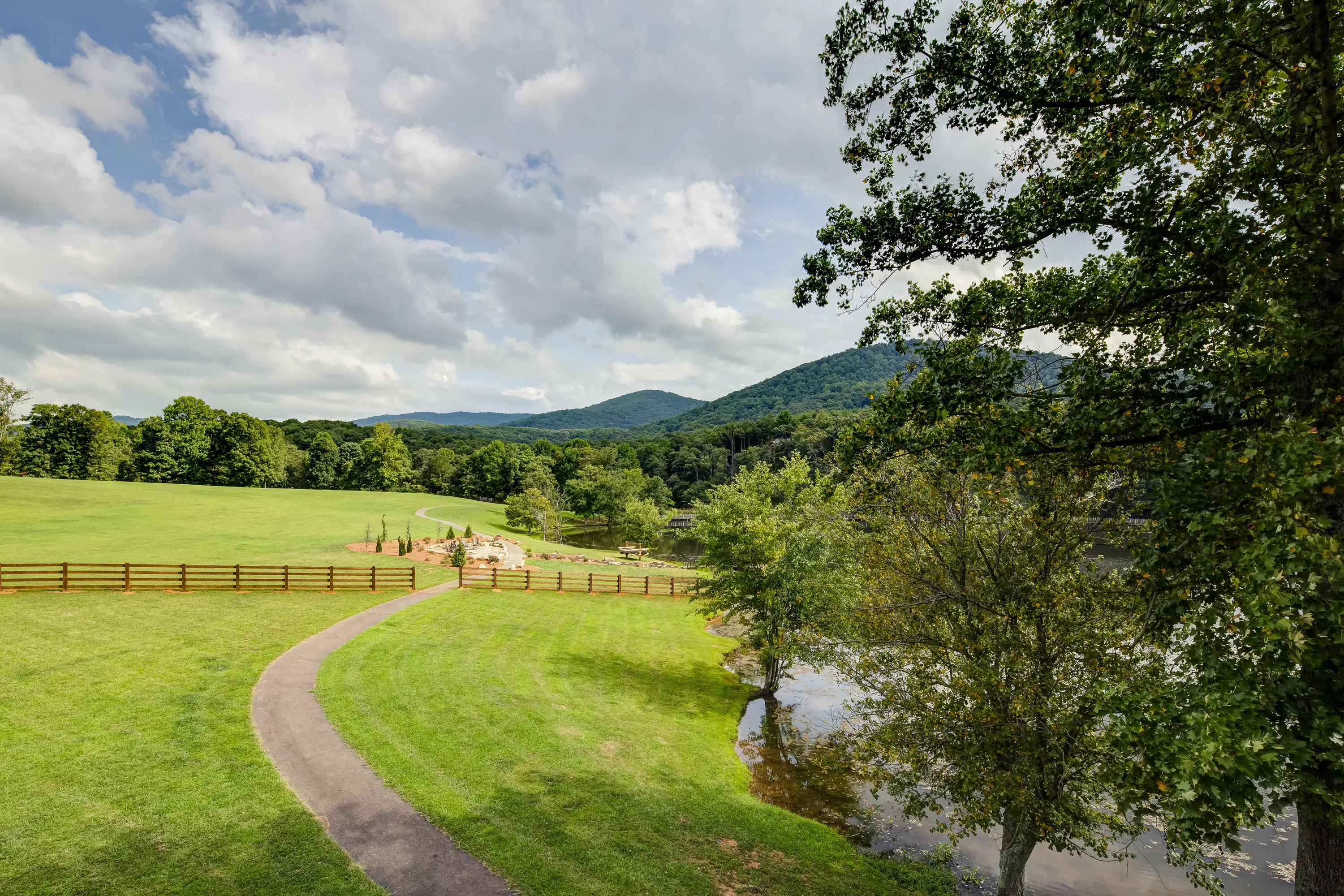 275 Kennemur Road, Historic Ellijay, Georgia 30536 - falling-waters-mountain-lodge-275-kennemur-rd-luxury-real-estate-26_tjxisn