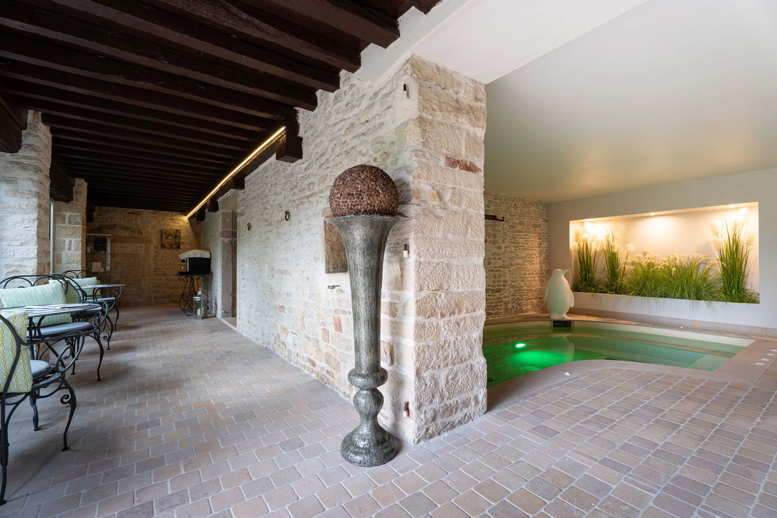 Rue du Glamont, Fleurville, Burgundy , France - Chateau-de-Fleurville21_t1fzmf
