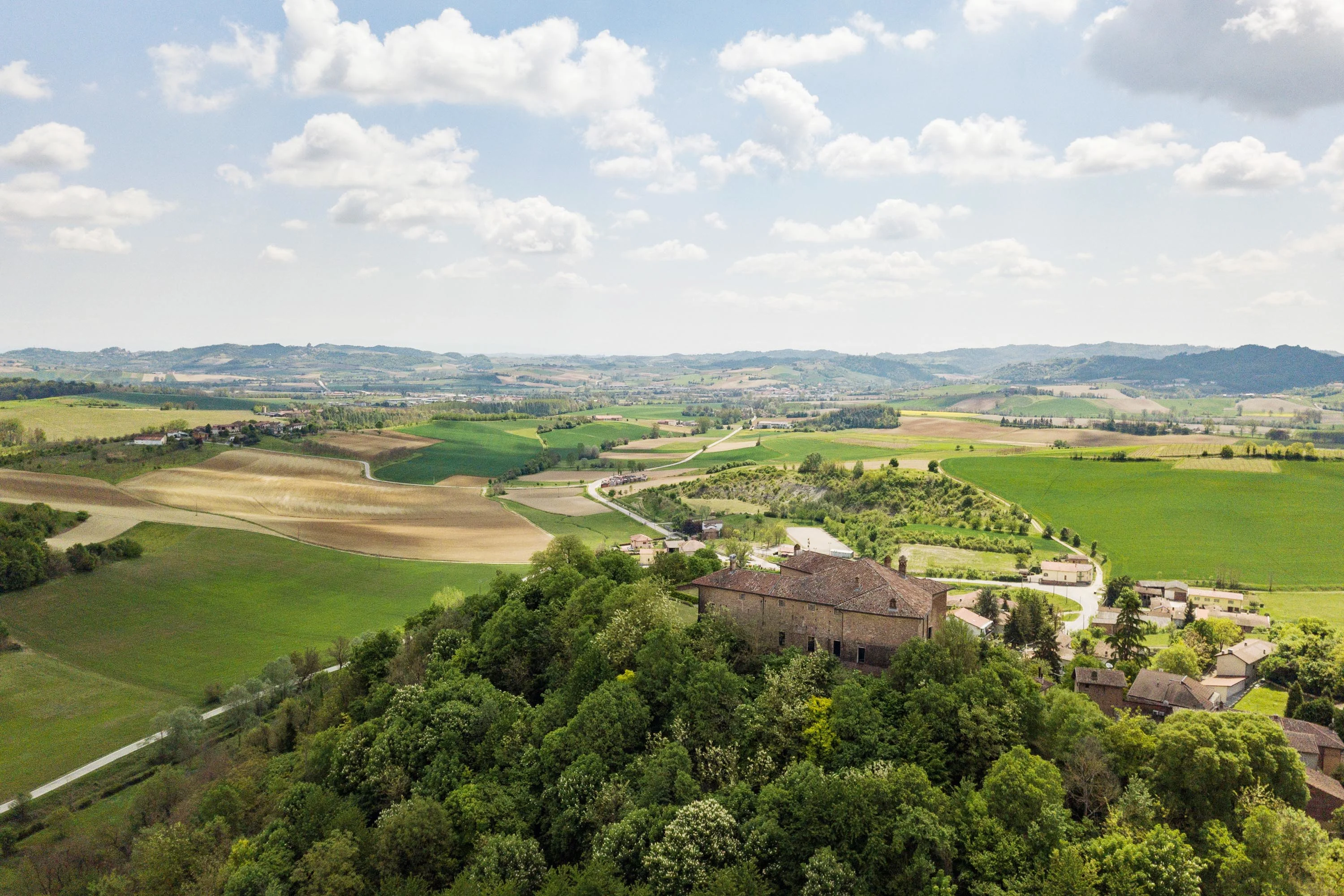 Castello di Solonghello, Monferrato, Piedmont, Piedmont 15020 , Italy - castello-di-solonghello-piazza-castello-15020-solonghello-italy44_gw1ydi