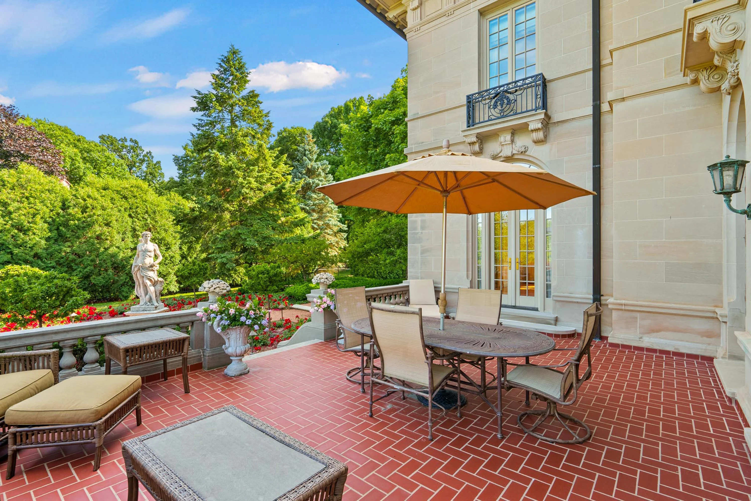 5270 N Lake Drive, Whitefish Bay, Wisconsin 53217 - 5270-N-Lake-Drive-31_mjtmie