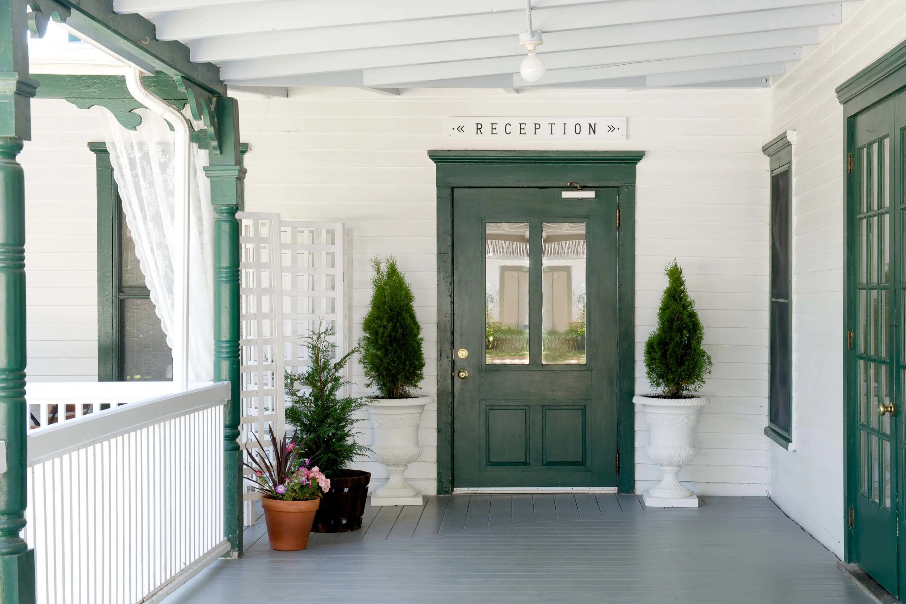 23 Grand Avenue, The Hamptons, New York 11965 - chequit-inn-23-grand-ave-shelter-island-heights-new-york02_ka5s69