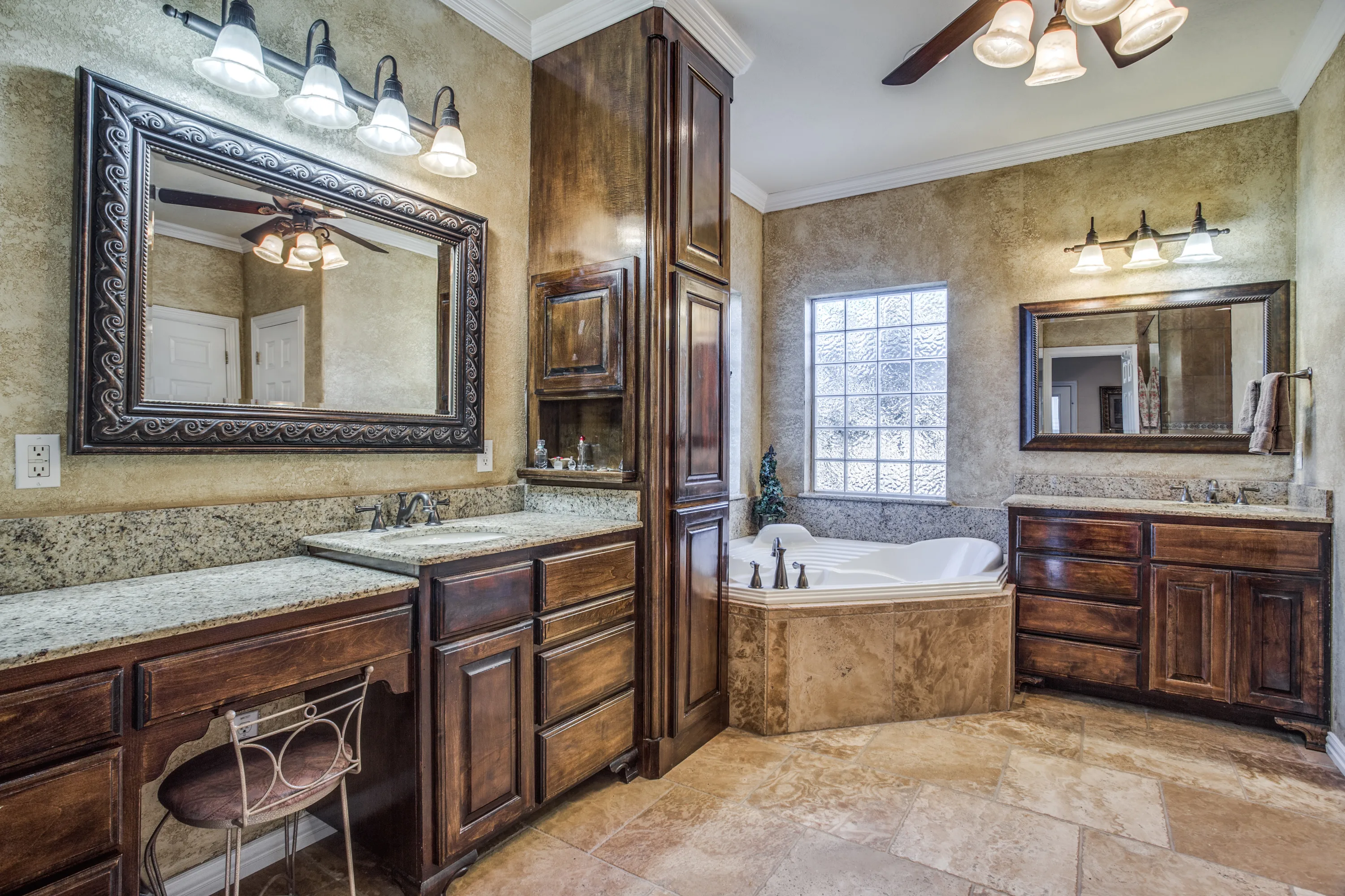 909 Little School Road, Dallas/Fort Worth, Texas 76060 - 909-little-school-road-kennedale-texas14_cgtkbe
