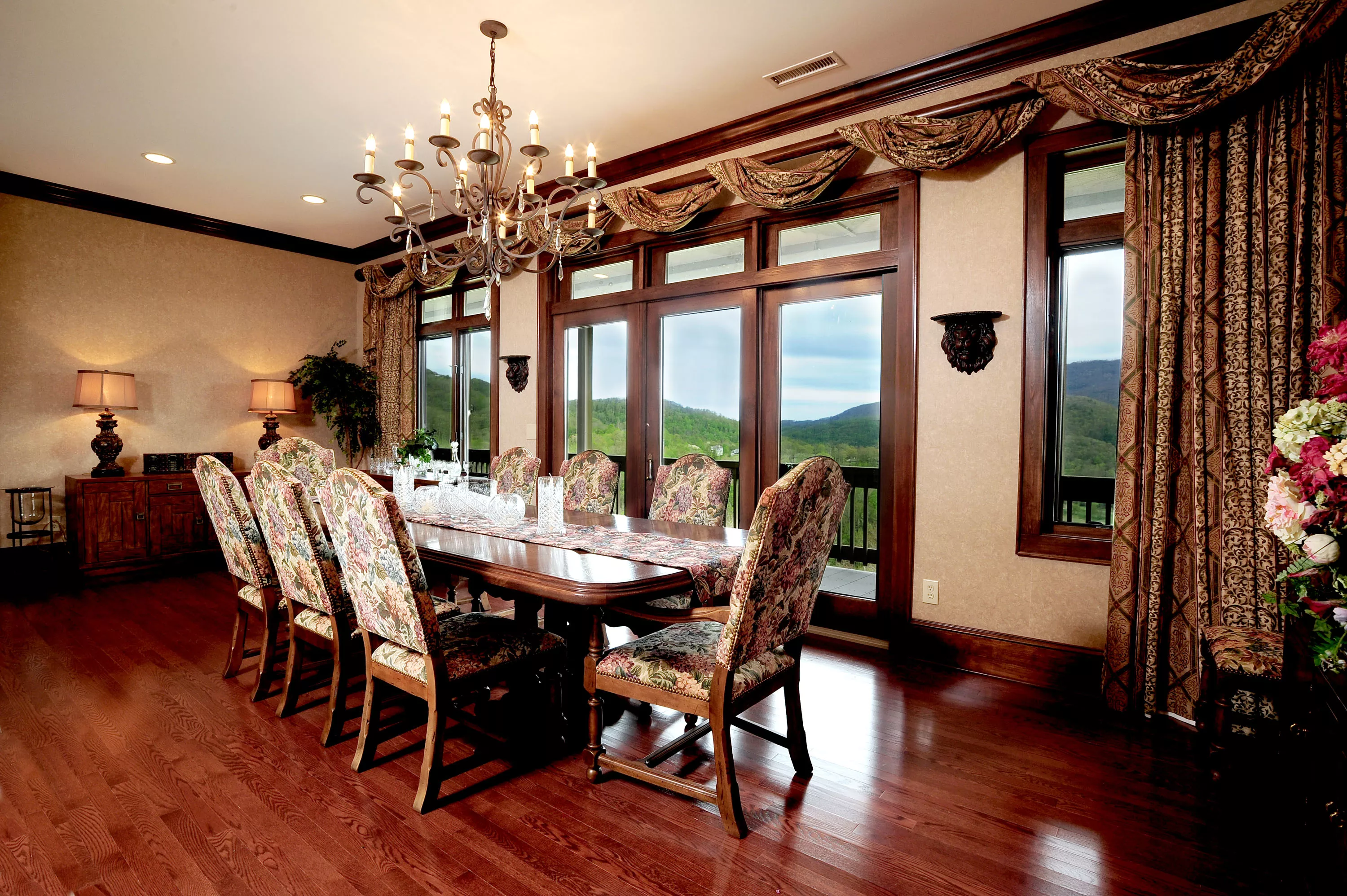 508 Woodthrush Way, Banner Elk, North Carolina 28604 - 508-woodthrush-way-banner-elk-nc-09-18-19-57-5757_vogsnl