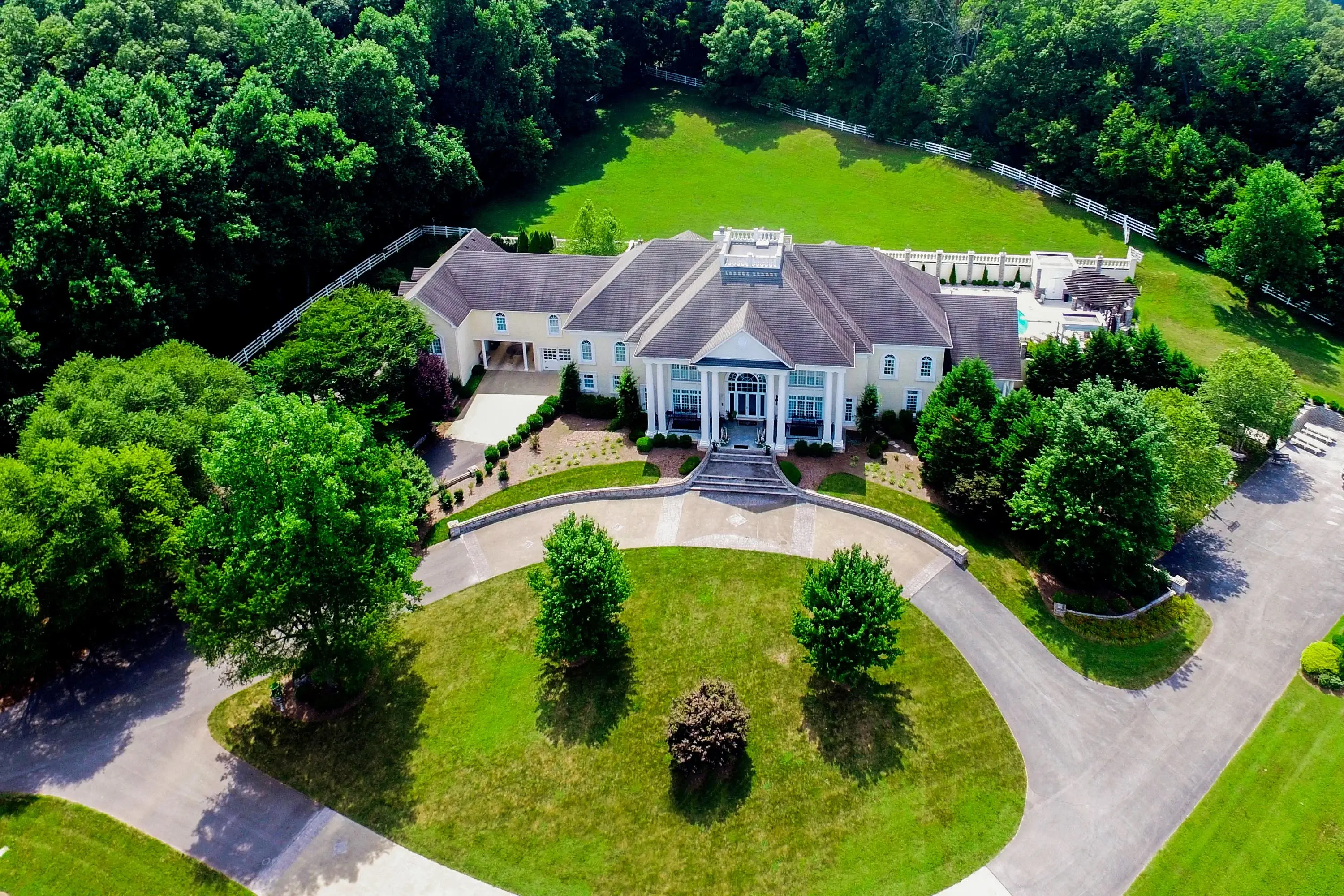 137 Windmere Court, Bowling Green, Kentucky 42103 - 137-windmere-court-bowling-green-kentucky01_nkokff