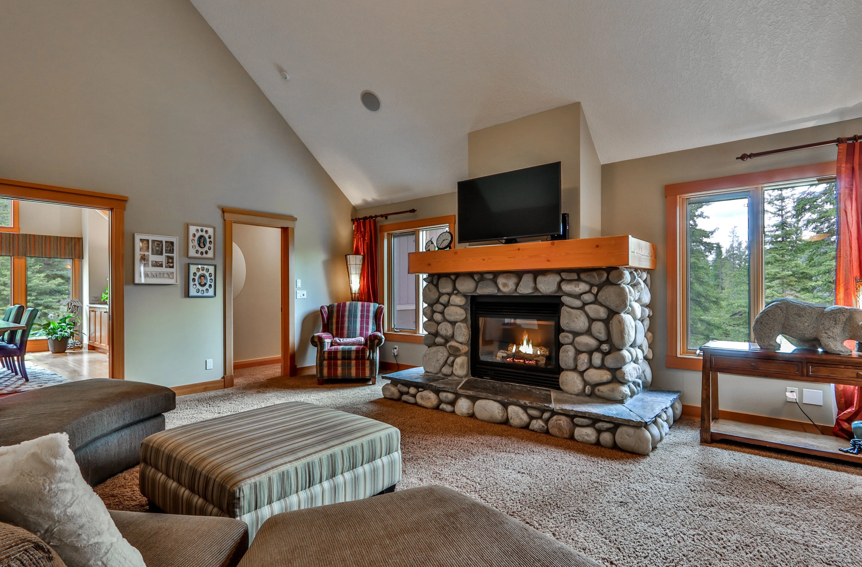 251 Miskow Close, Canmore, Alberta T1W 3G7, Canada - 251-miskow-close-canmore-alberta-canada15_ch7ws0