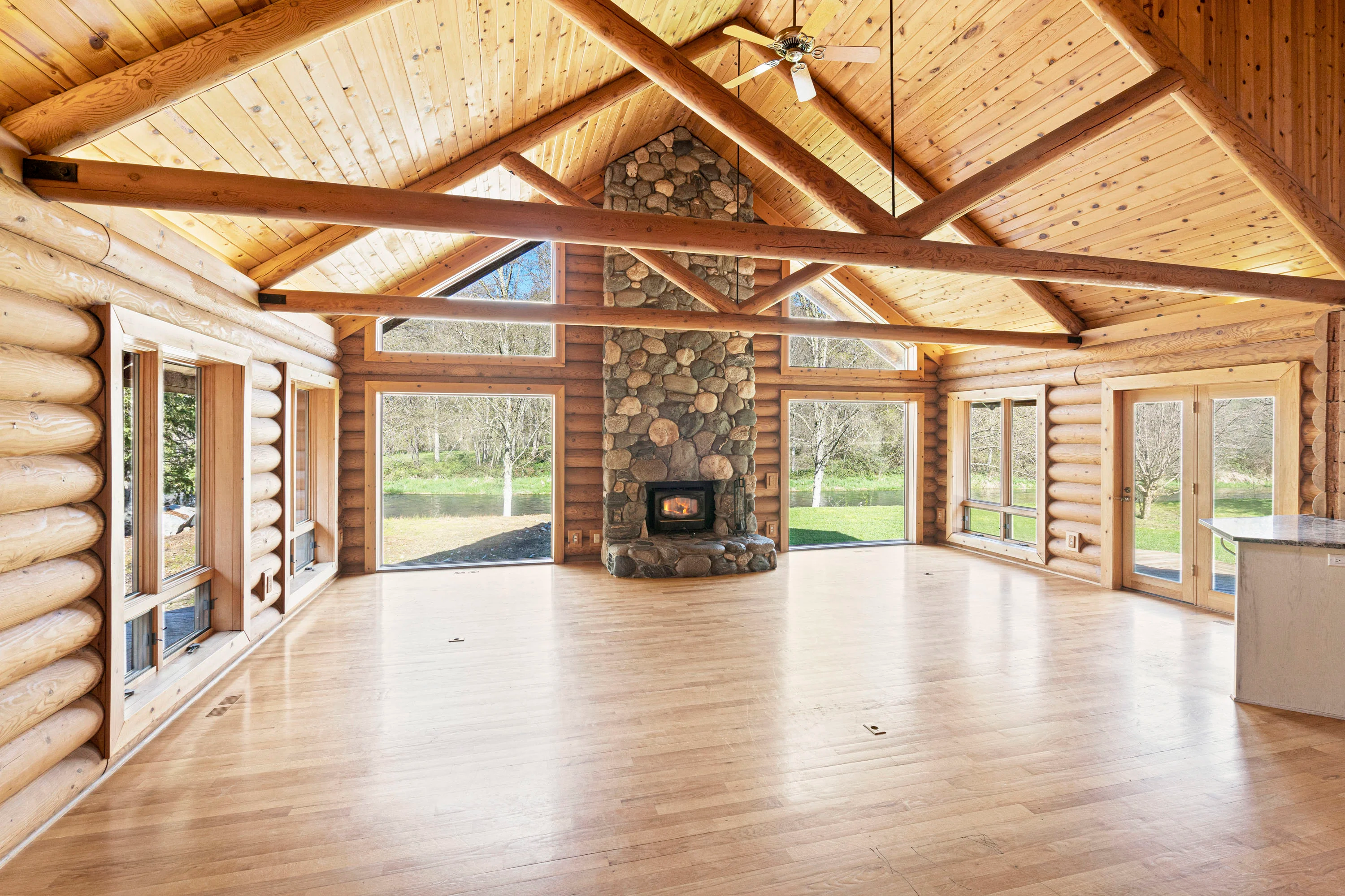 15855  Highway 238, Grants Pass, Oregon 97527 - 15577_Hwy_238_Grants_Pass_OR_06_s83sca