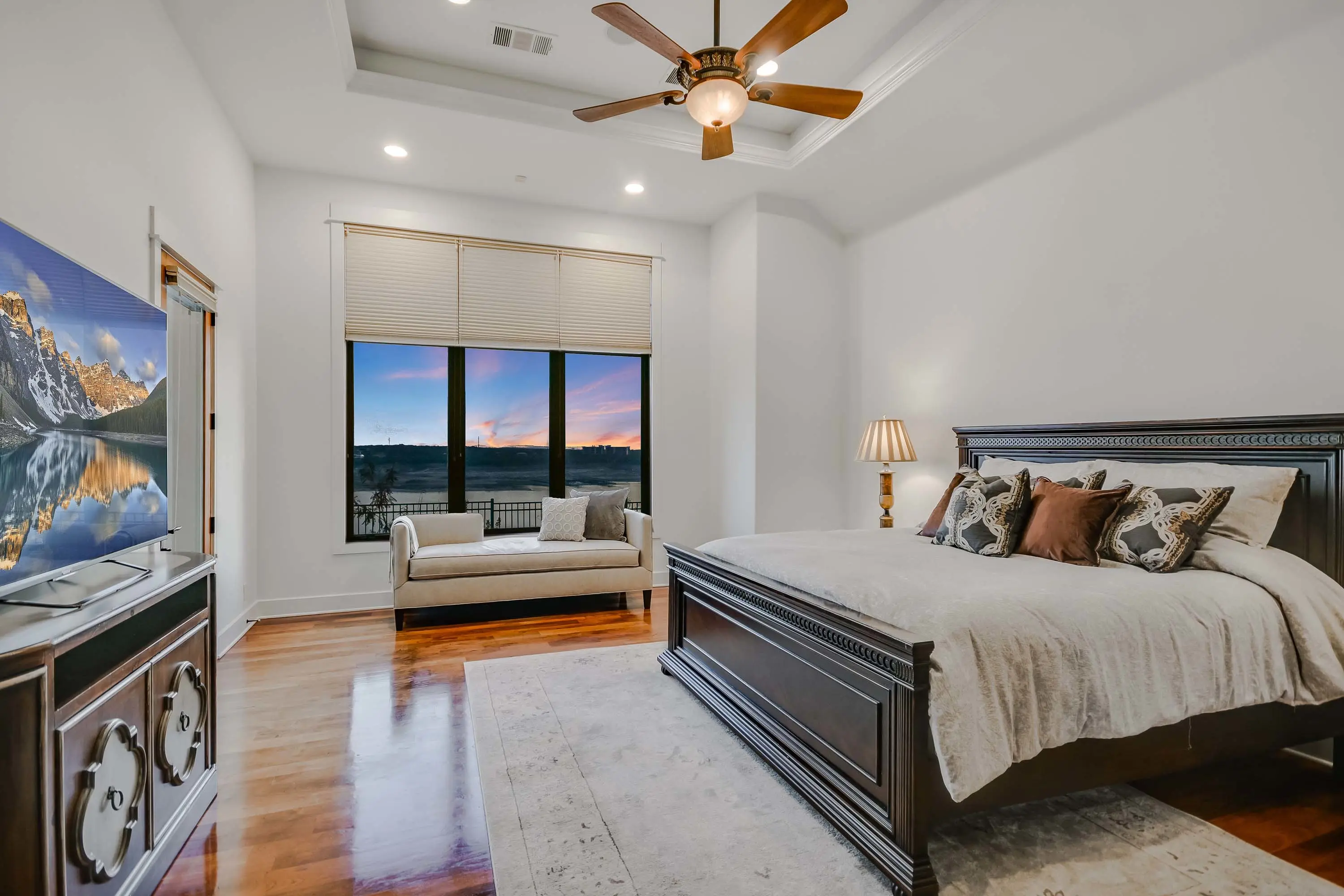 16 6504 Lantern View Dr - Luxury Real Estate - Concierge Auctions